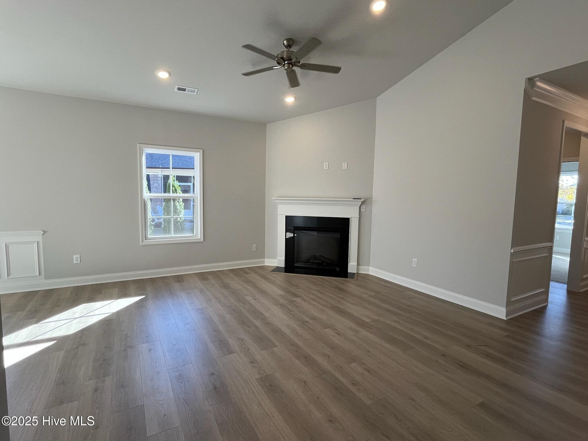 100420761 | Photo 11