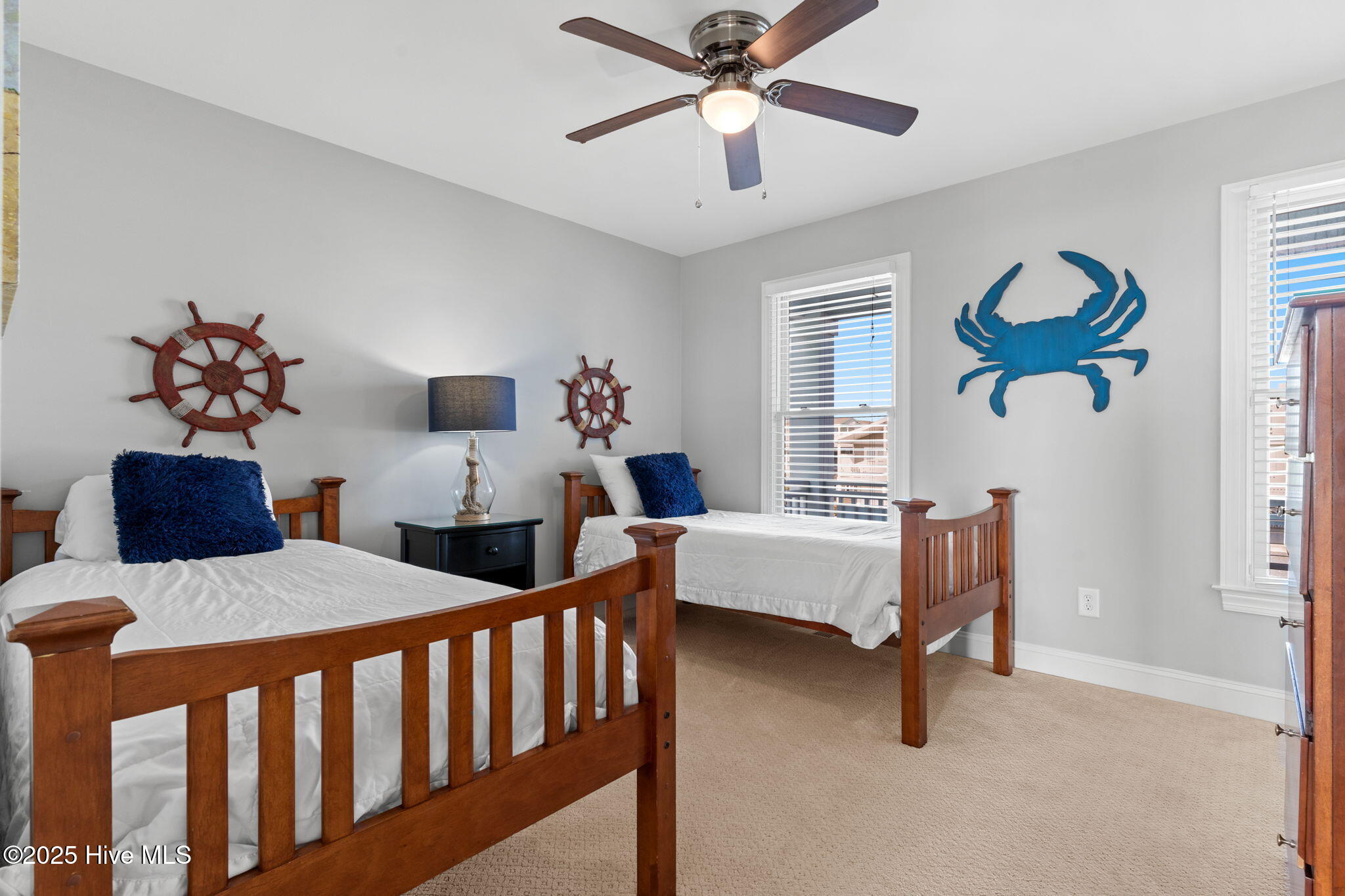 100542576 | Photo 61