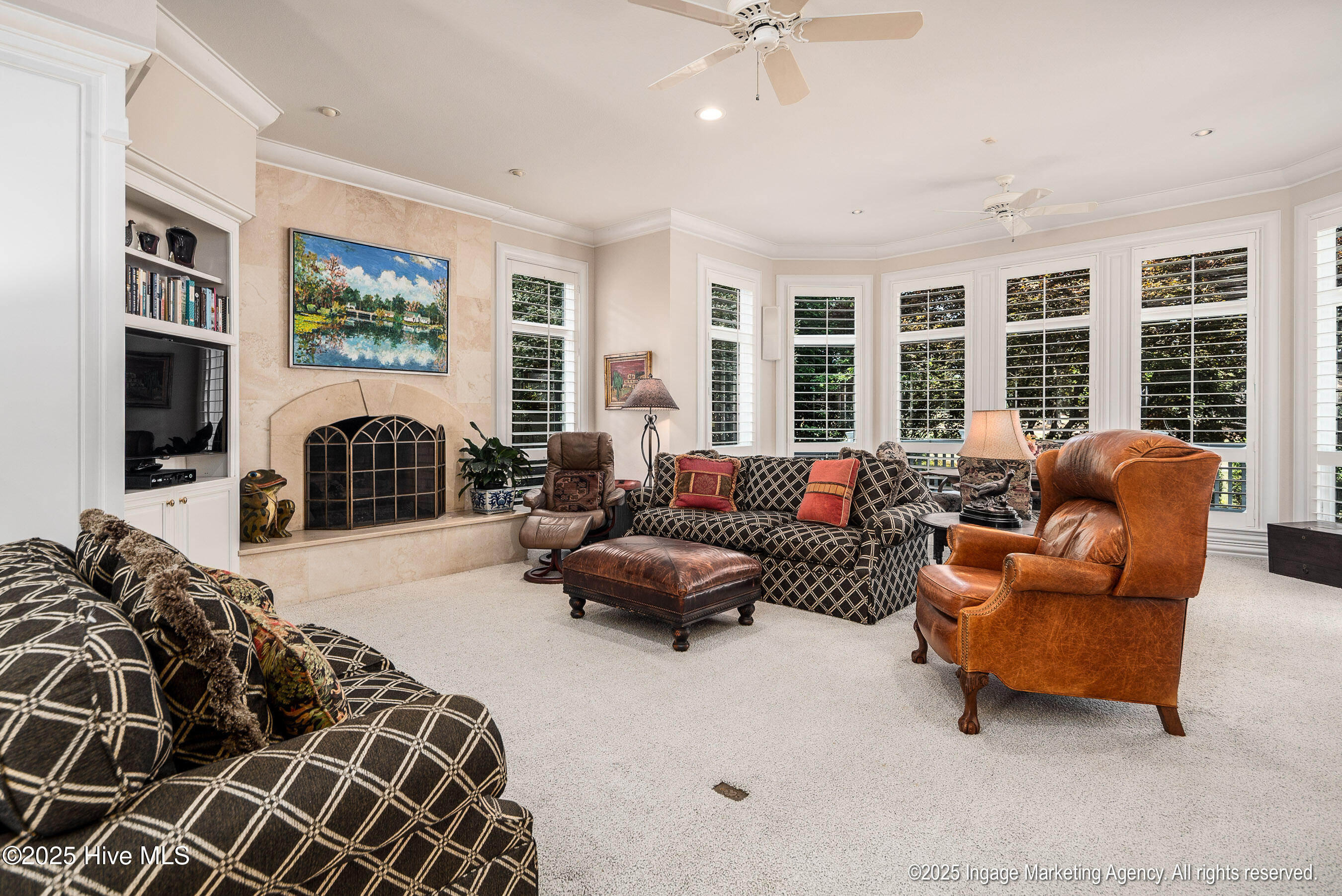Spacious living room