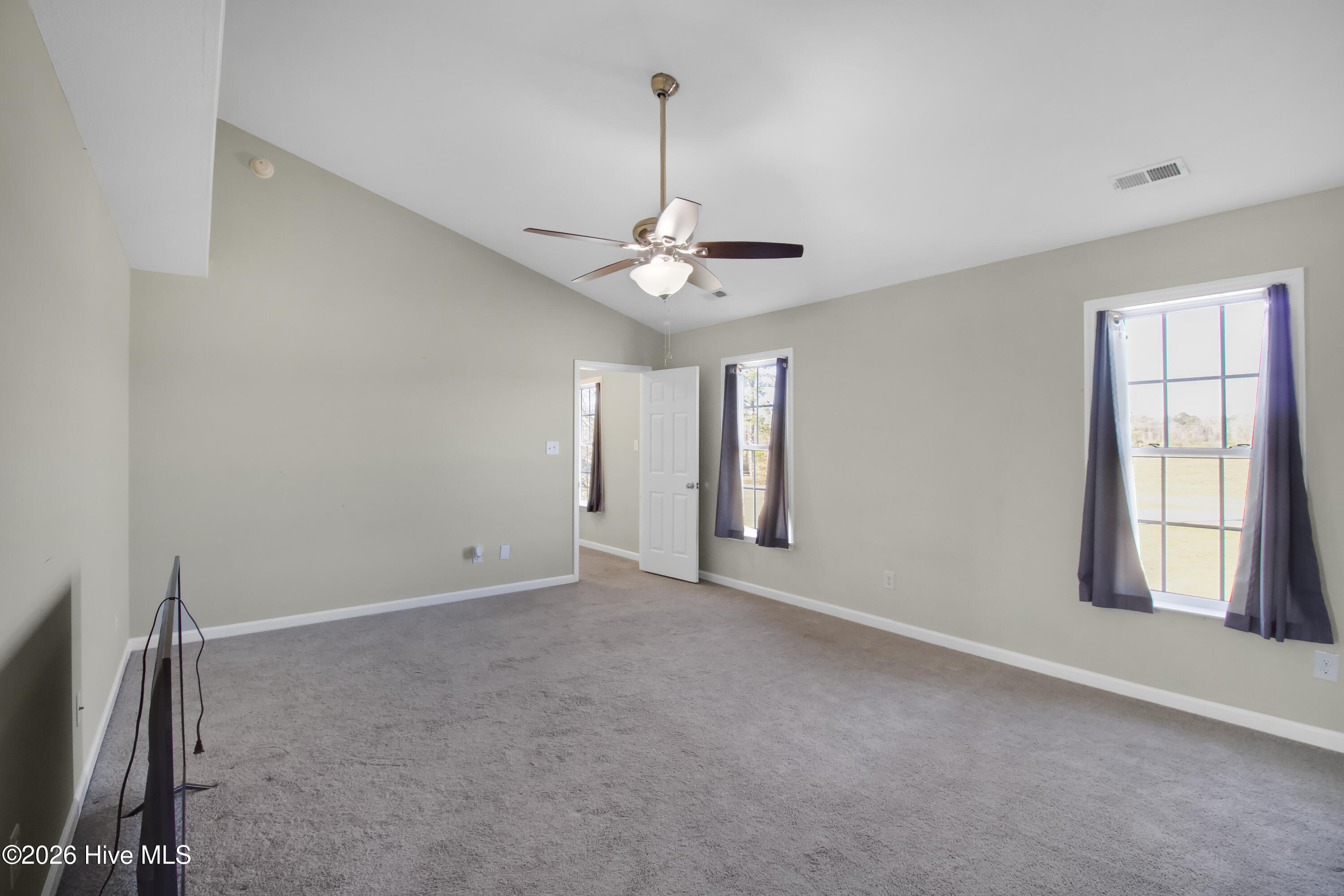 100547353 | Photo 14