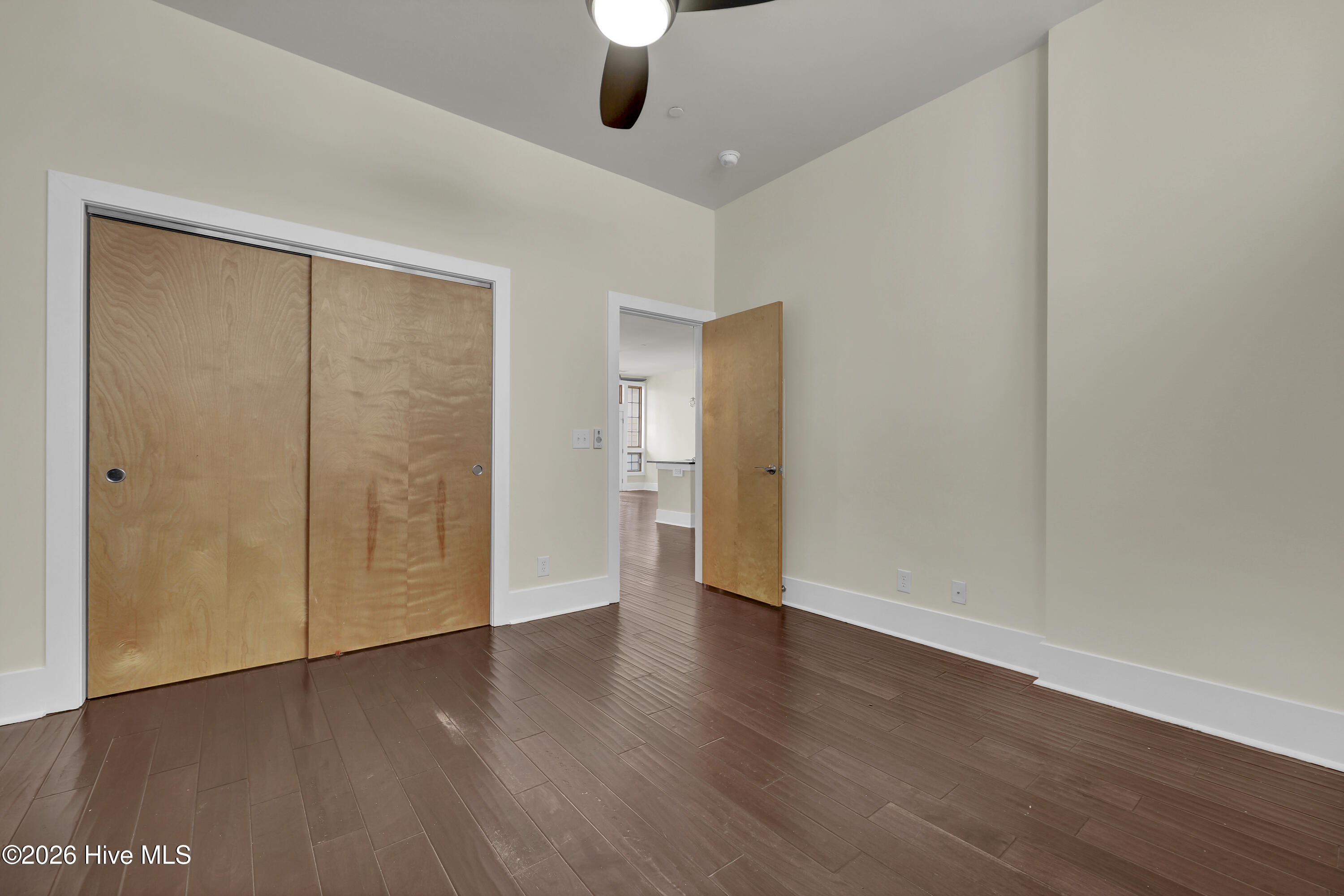 100566335 | Photo 23