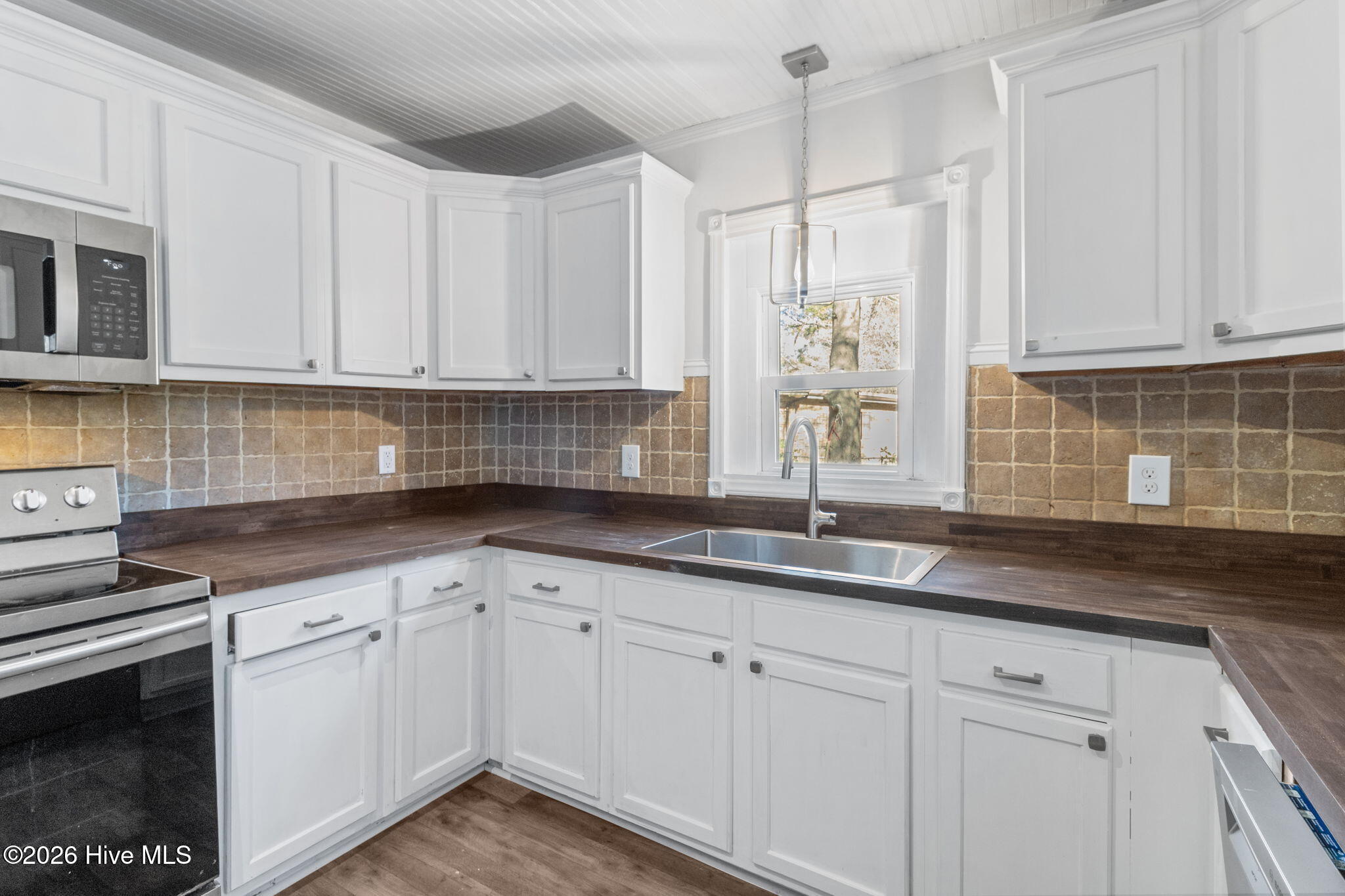 100561705 | Photo 22