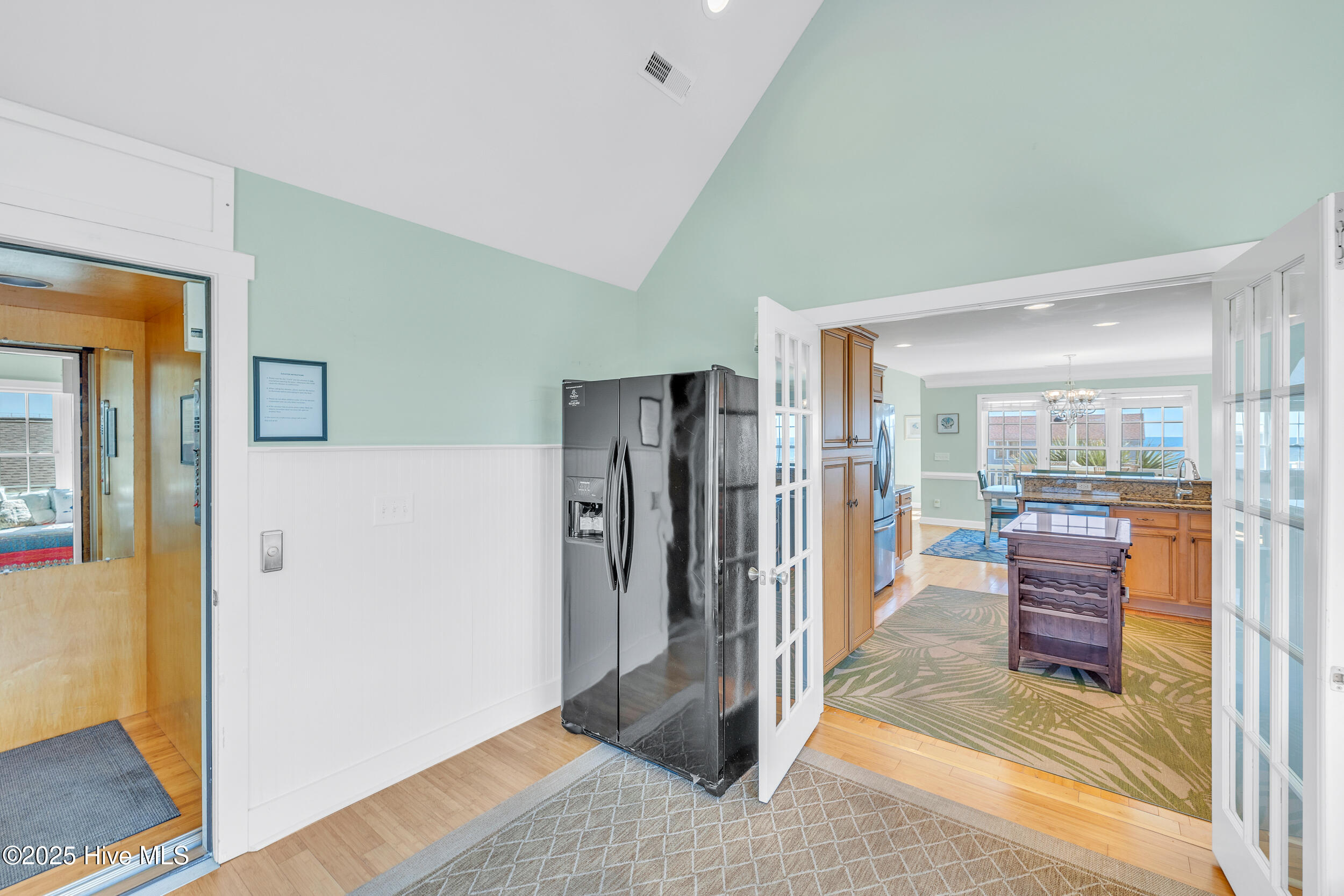 100509917 | Photo 30