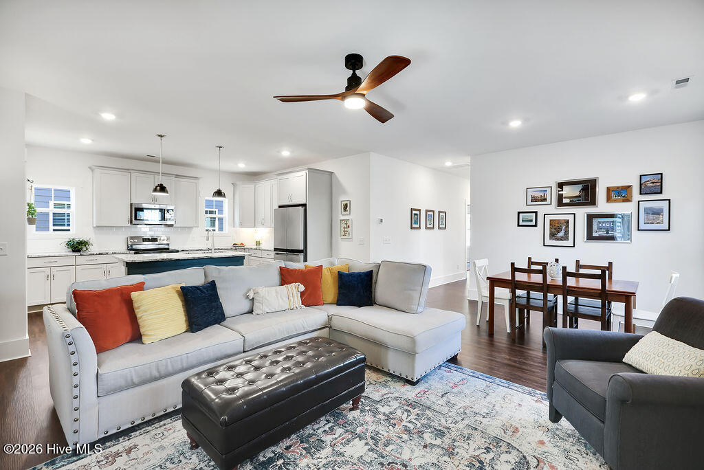 100549849 | Photo 15