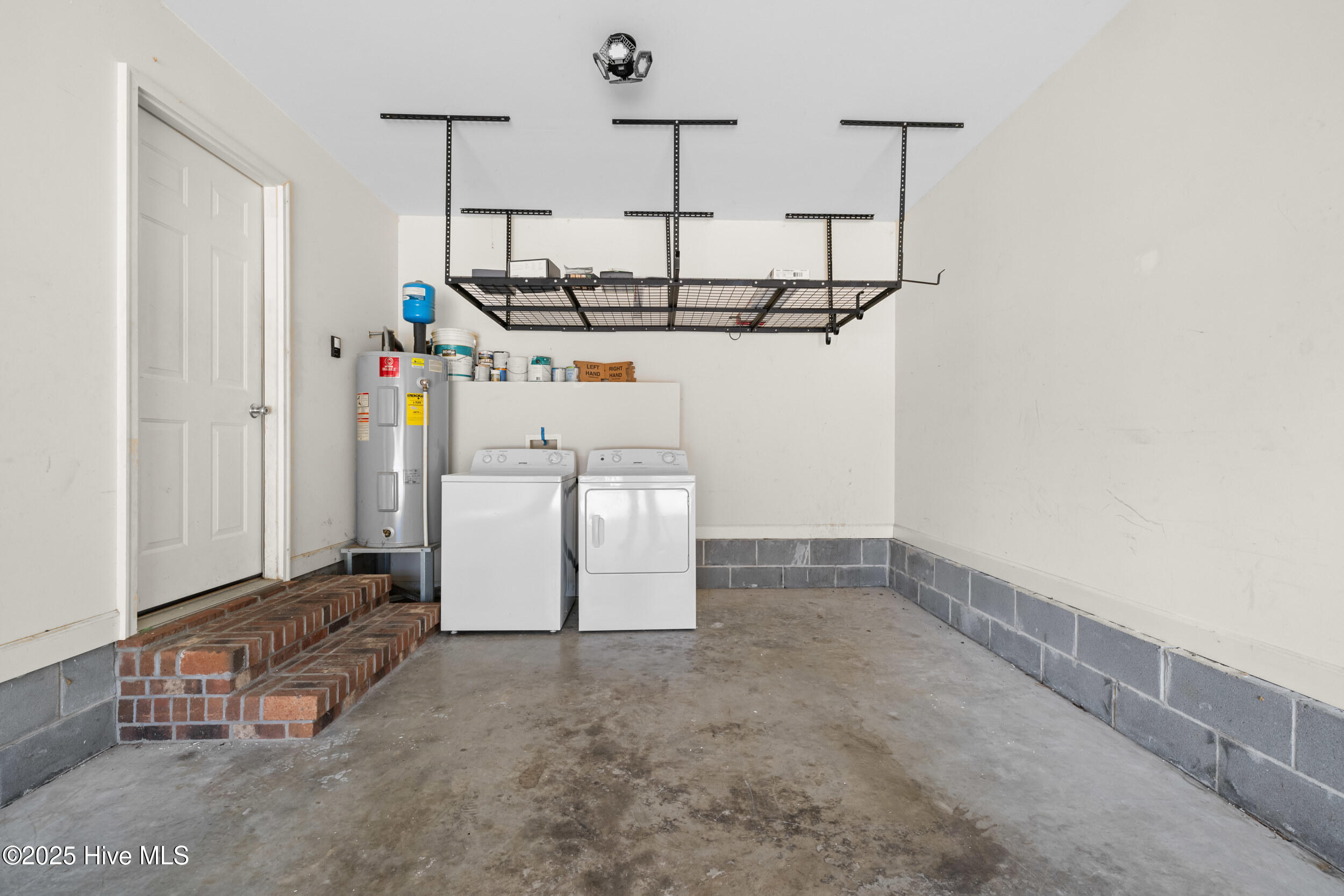 100568502 | Photo 30