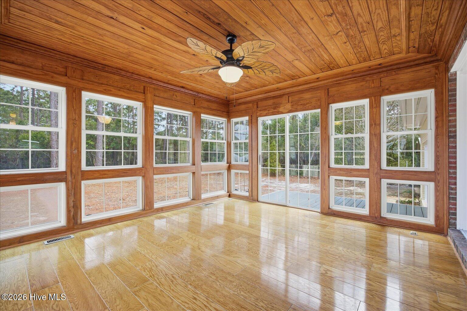 100555379 | Photo 28