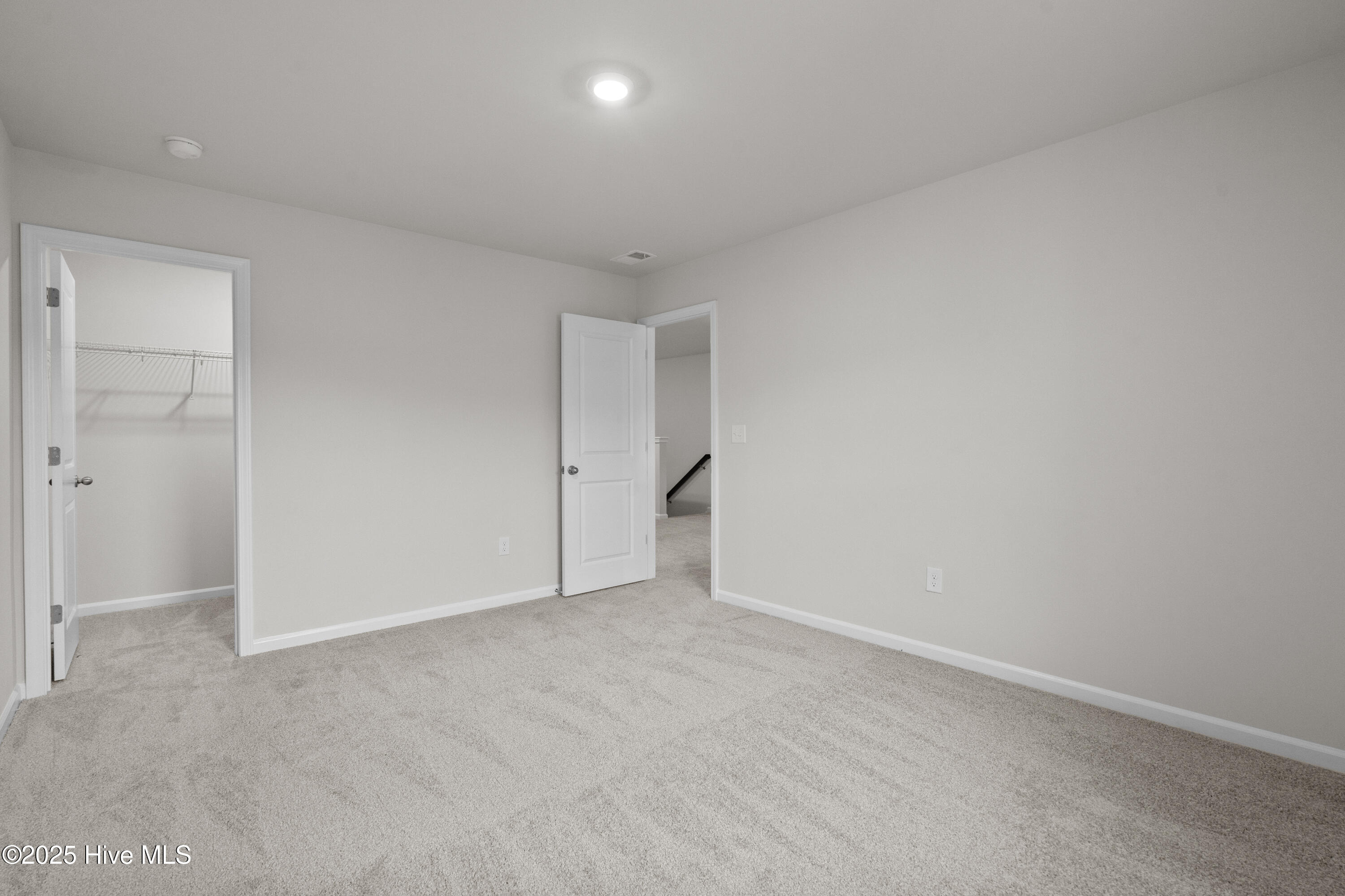 100547347 | Photo 25