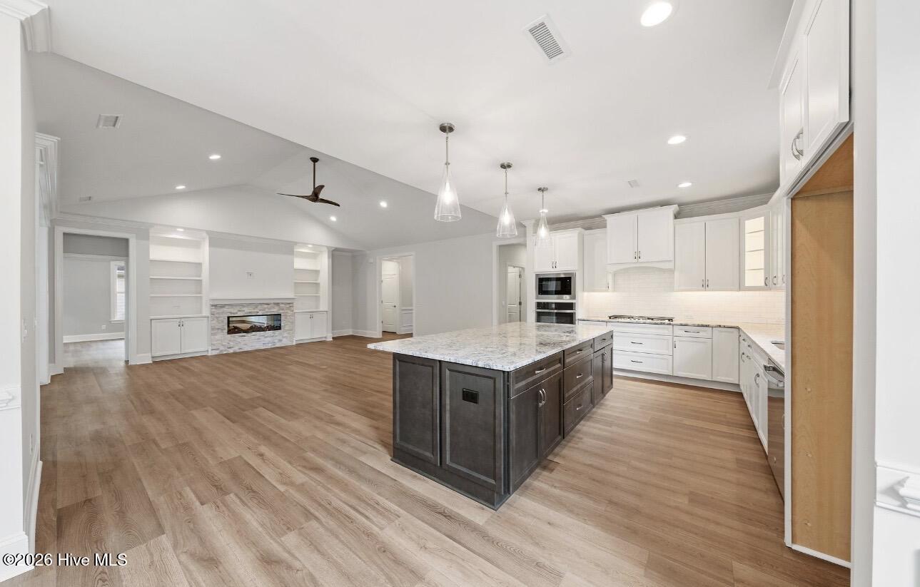 100556989 | Photo 12