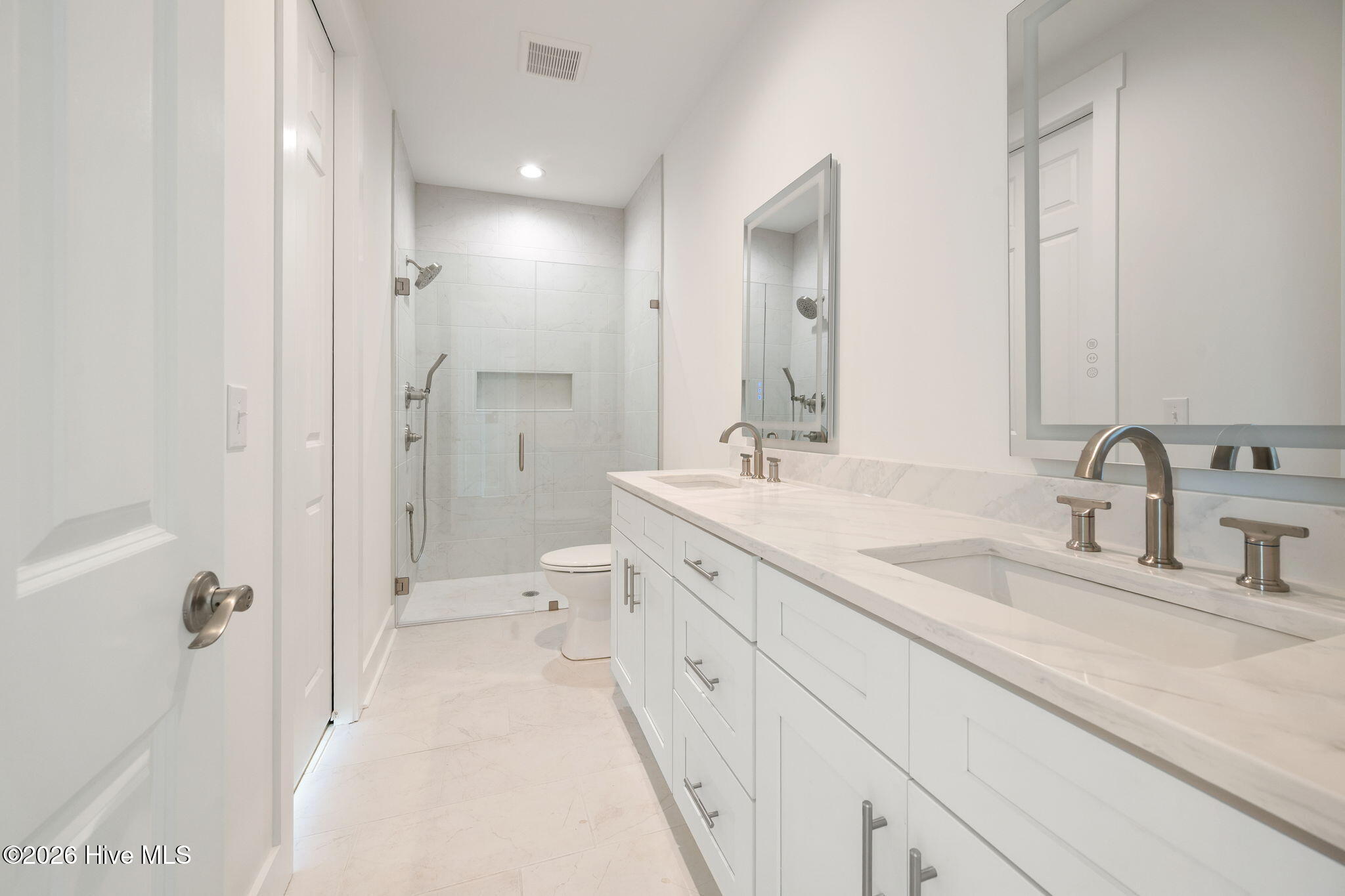 100550572 | Photo 36