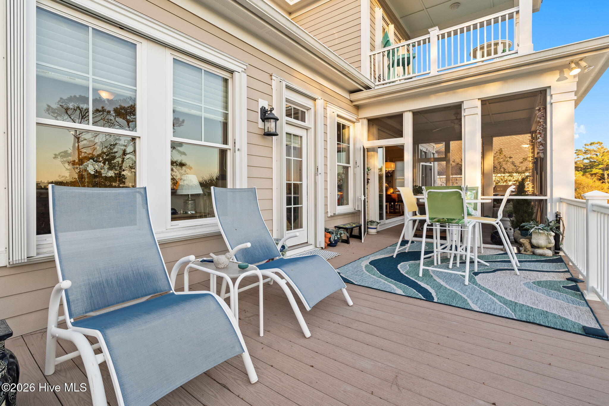 100549947 | Photo 28