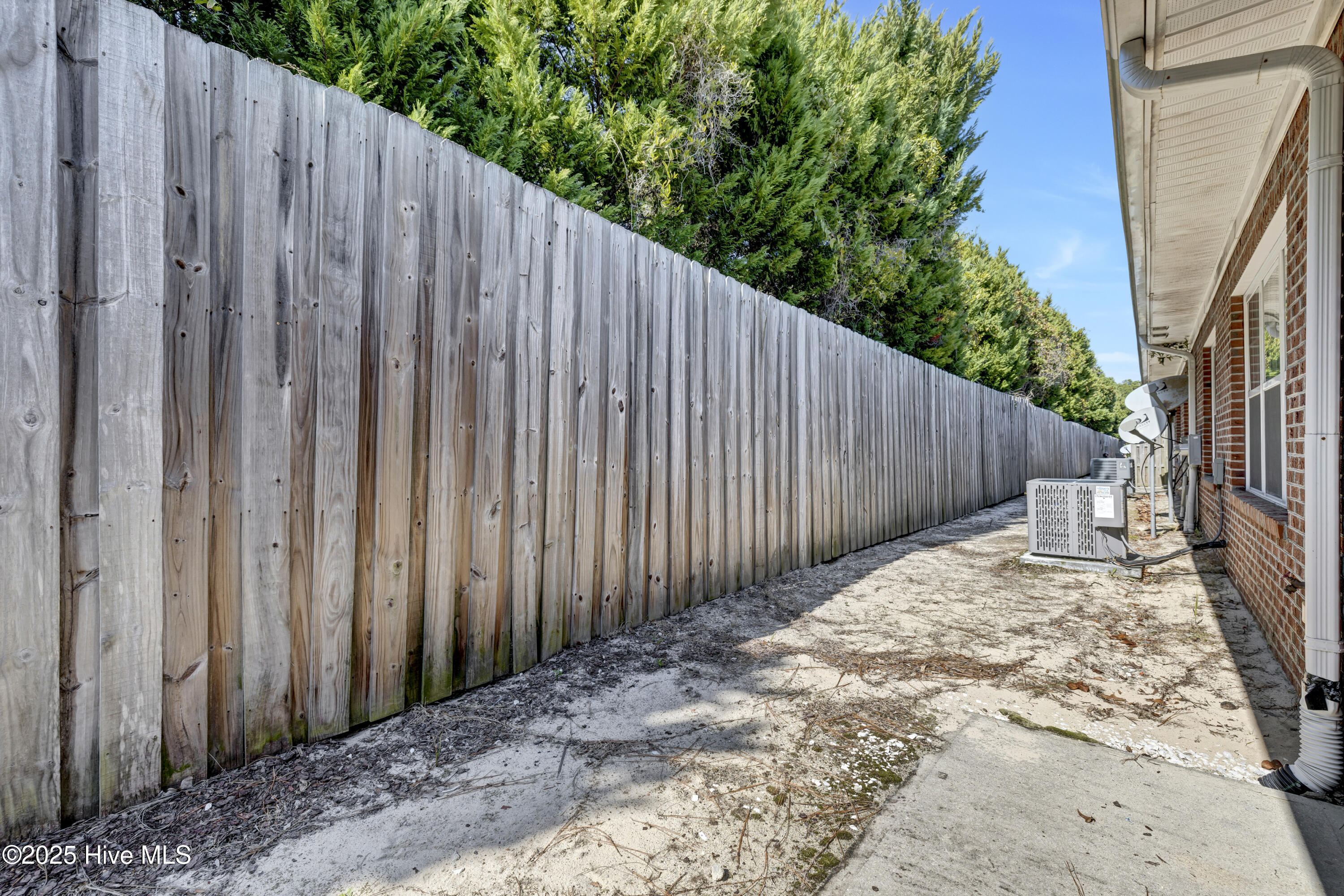 100545653 | Photo 24