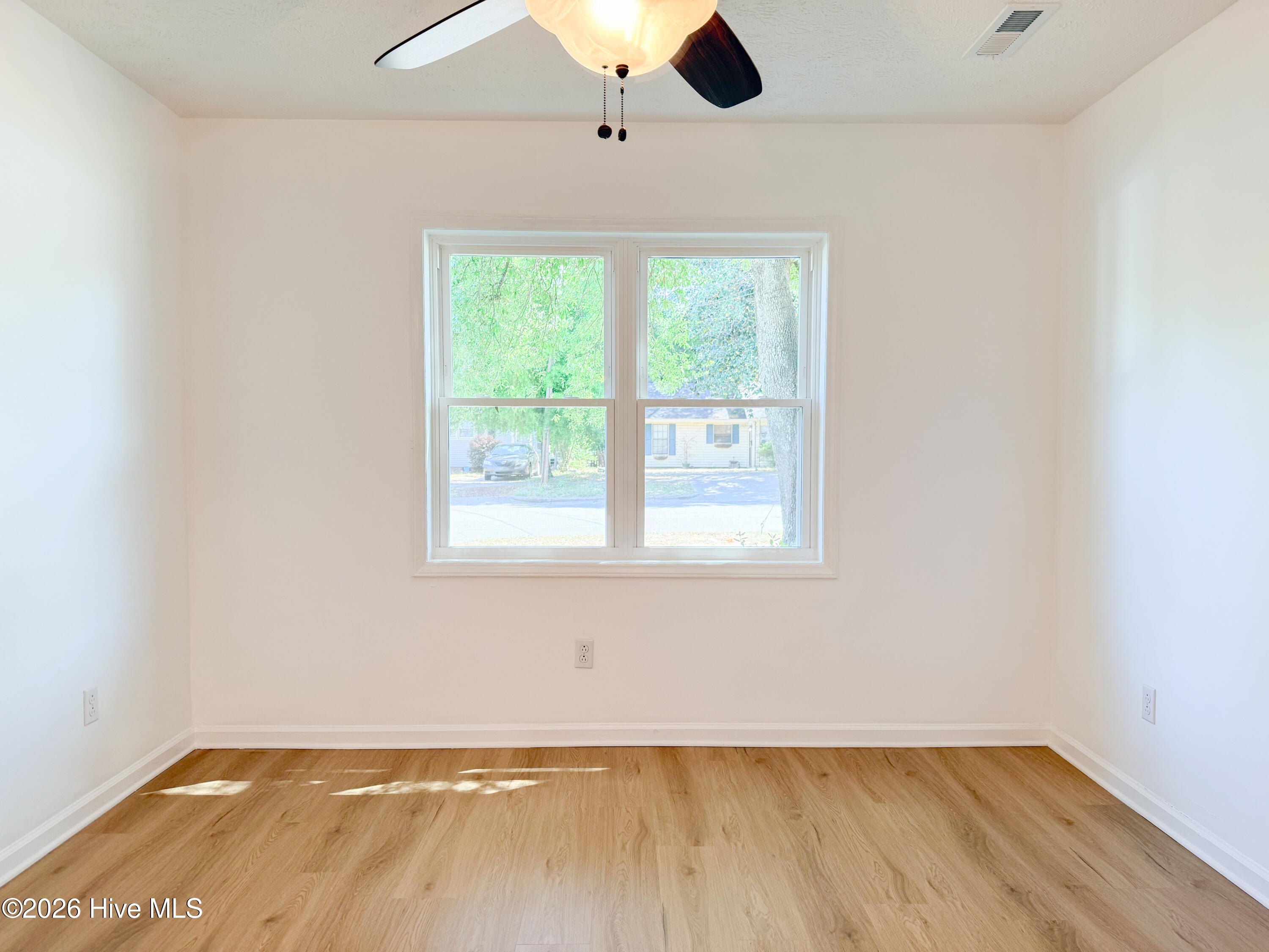 100568255 | Photo 40