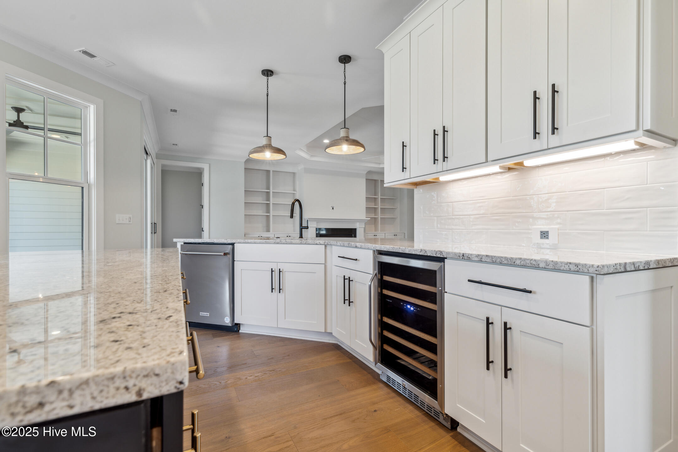 100461244 | Photo 40