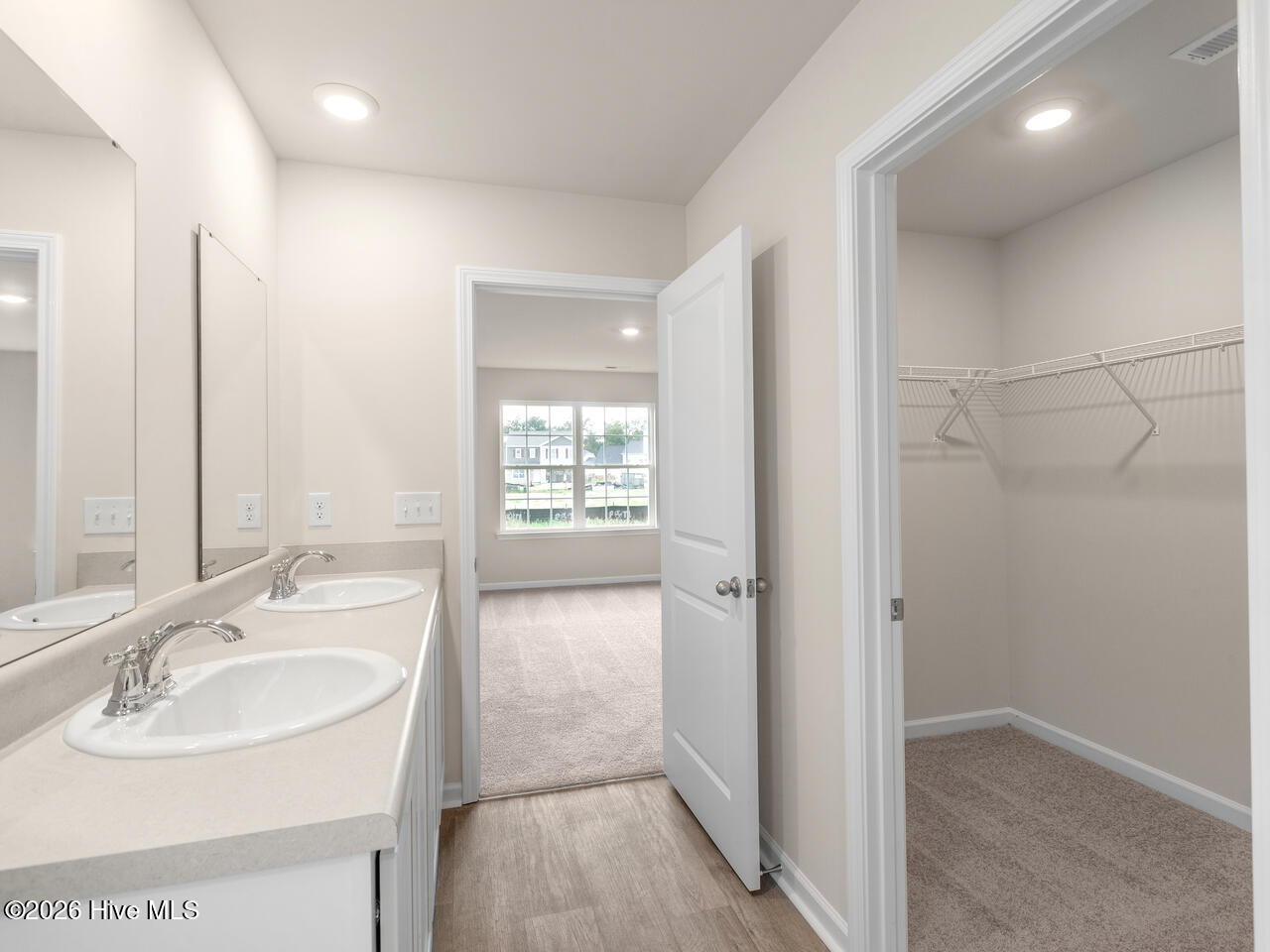 100547895 | Photo 20