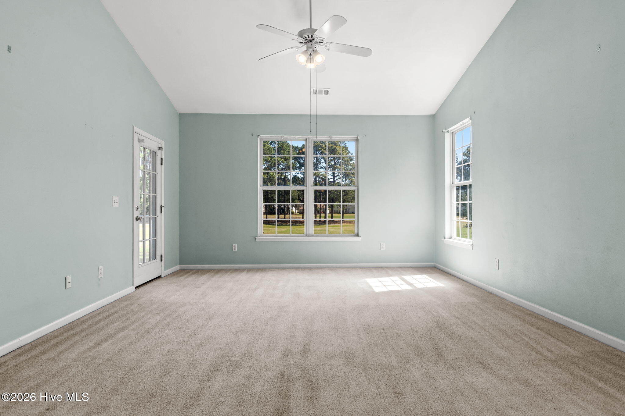 100569221 | Photo 12