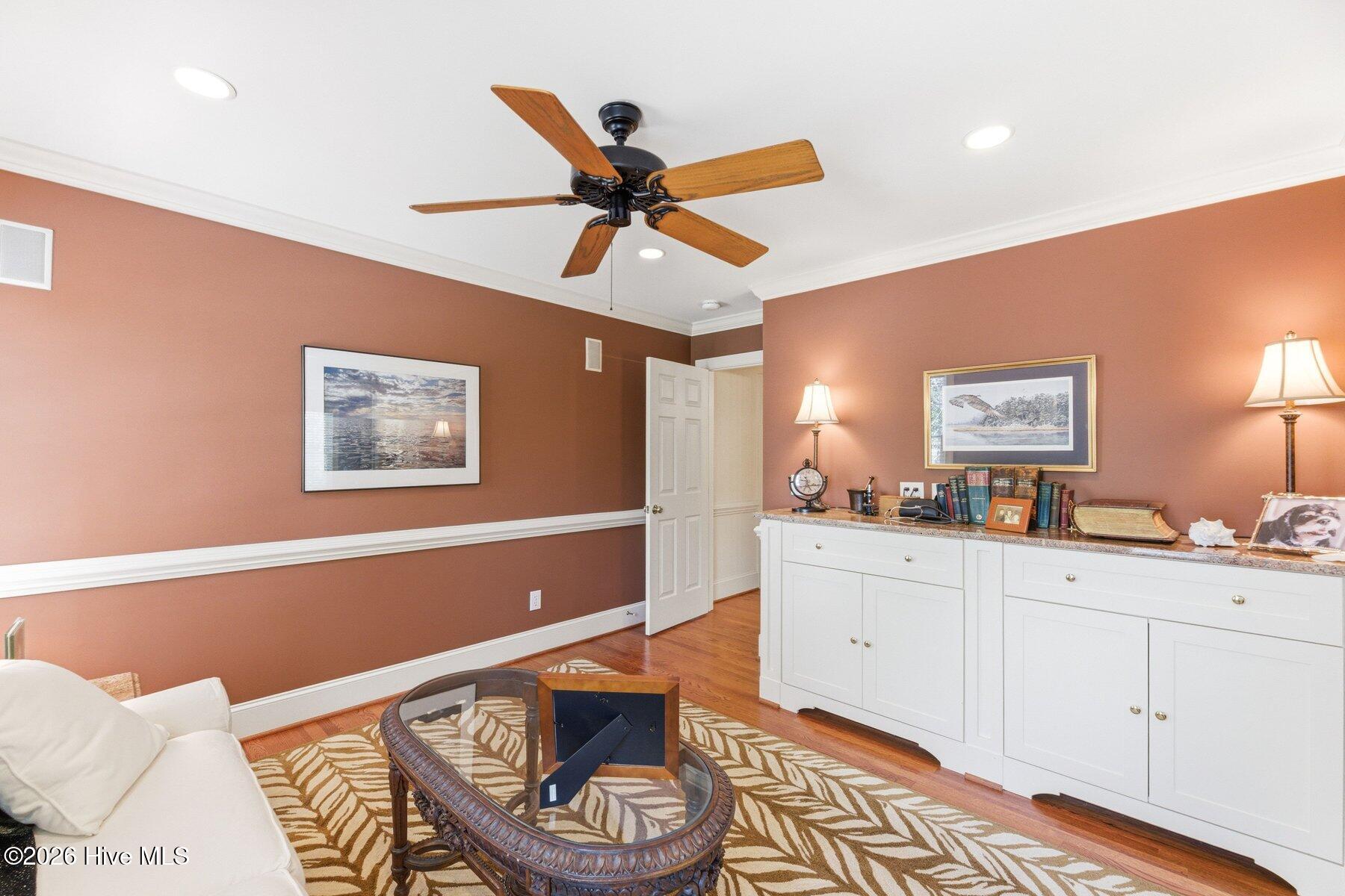 100562414 | Photo 36