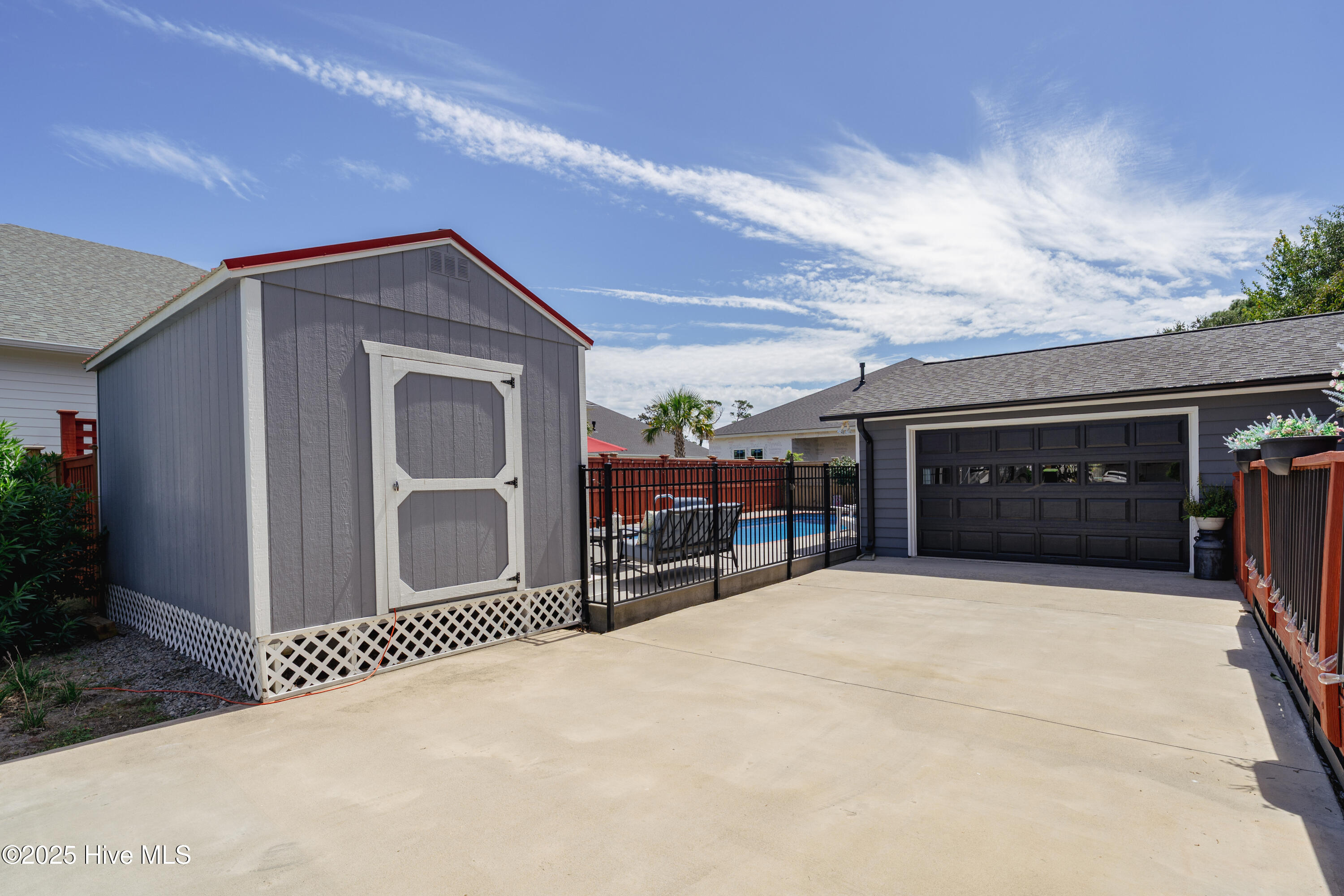 100557788 | Photo 11