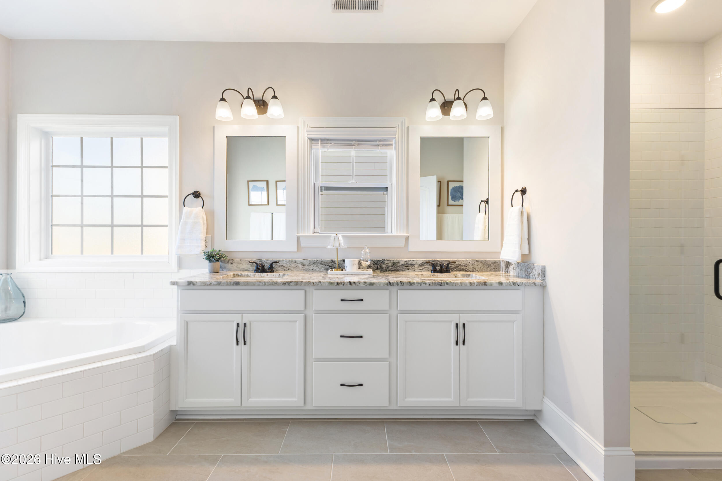 100545228 | Photo 24