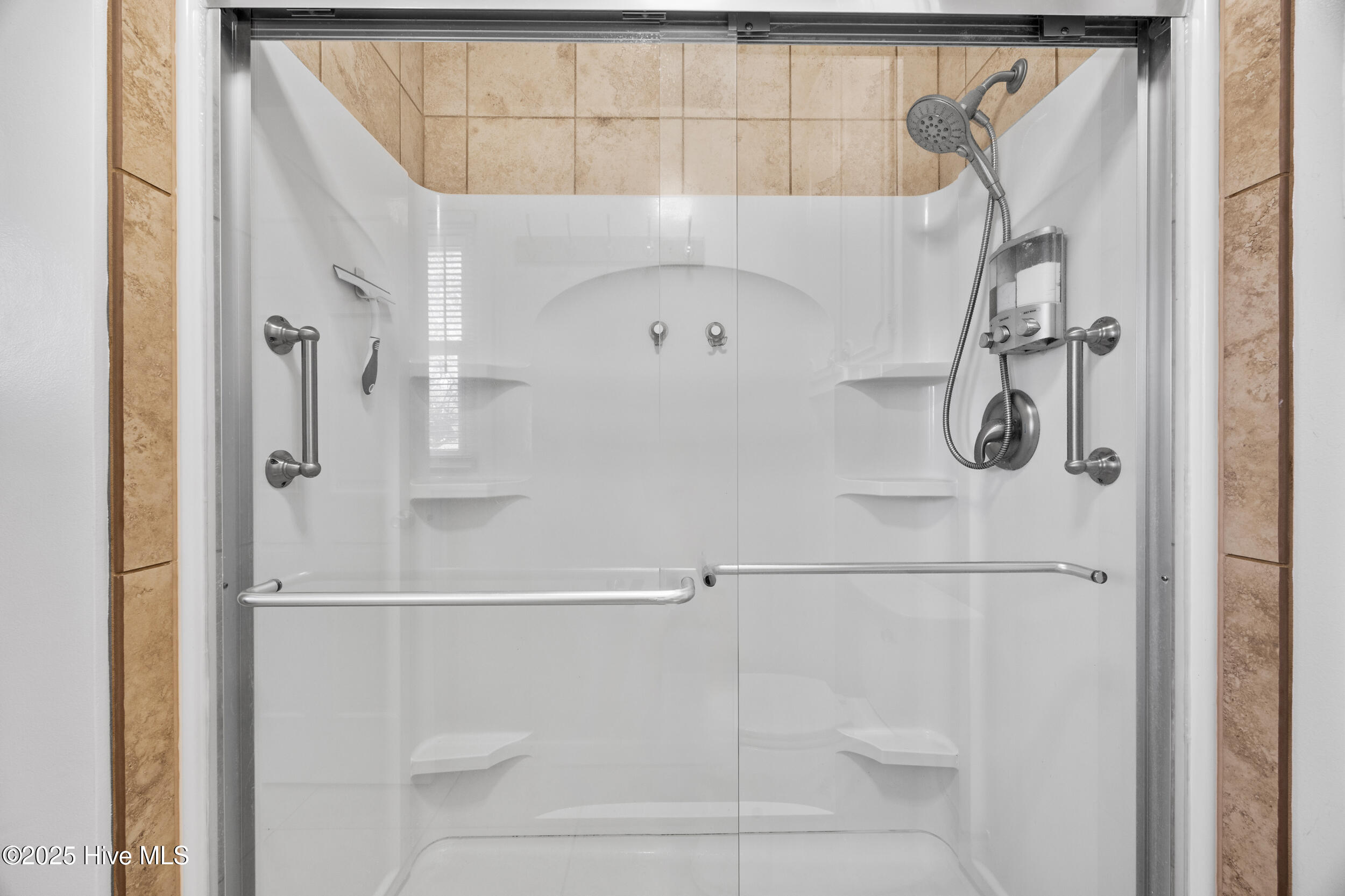 100546474 | Photo 31