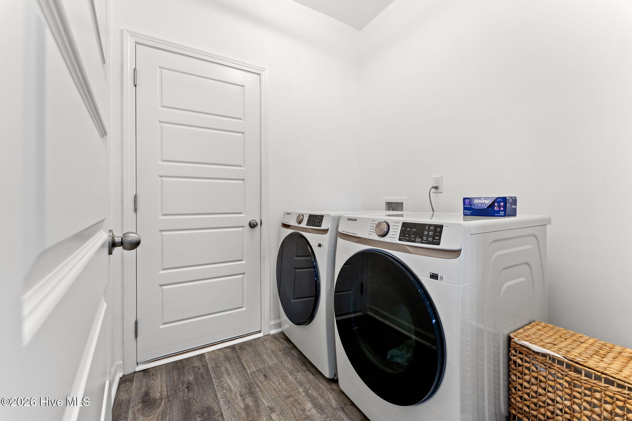 100566153 | Photo 33