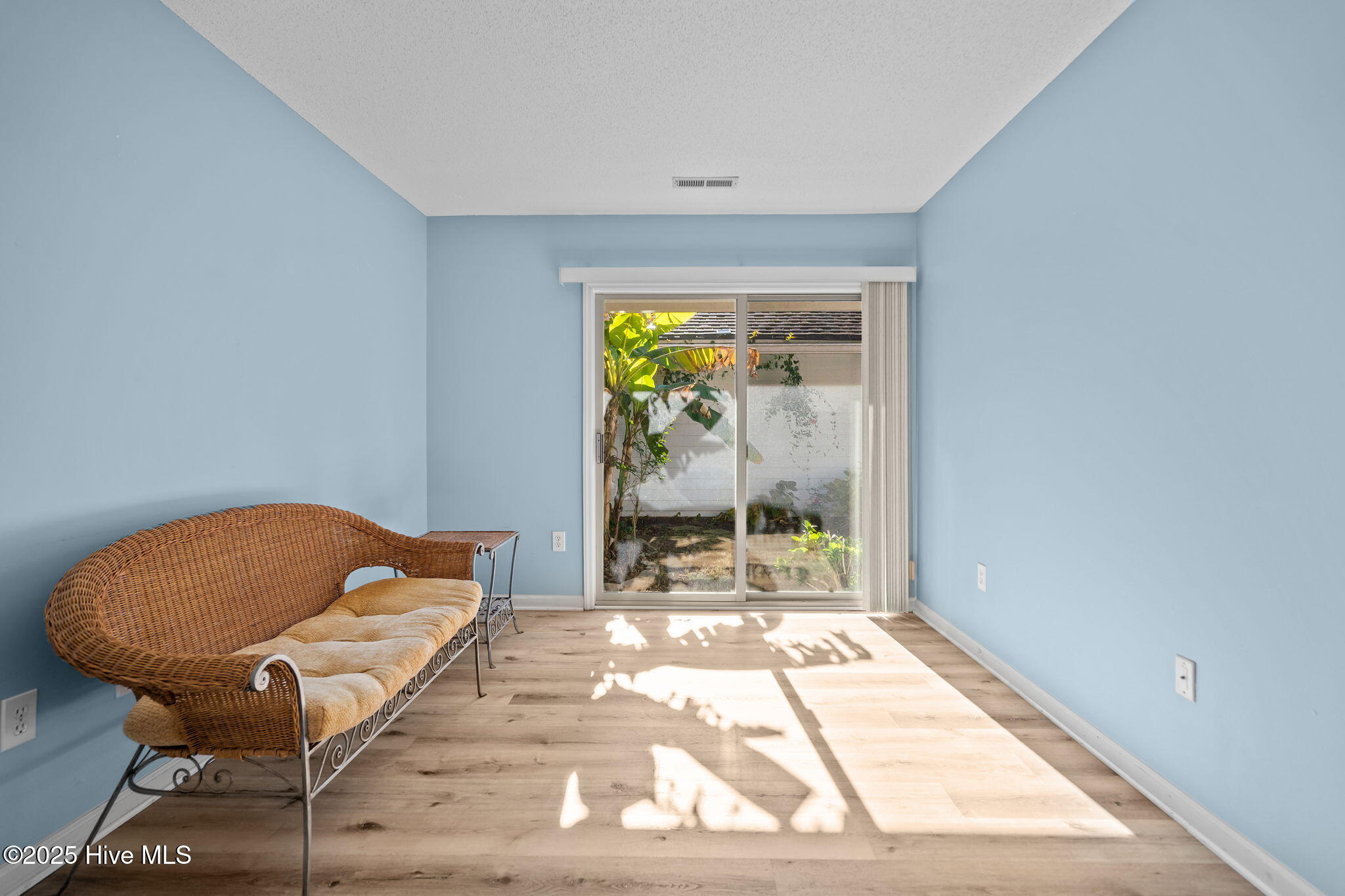 100544988 | Photo 17