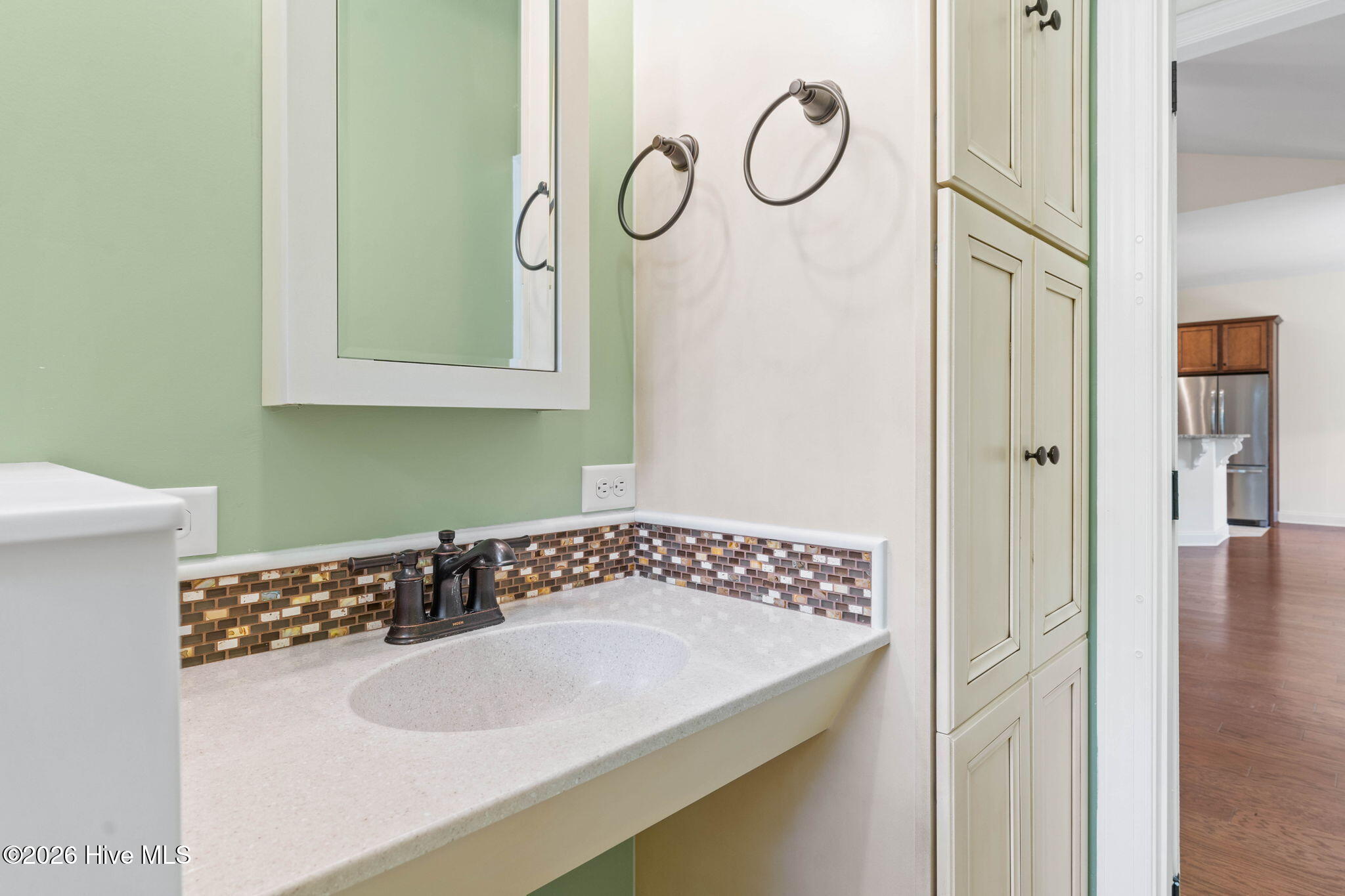 100568005 | Photo 32