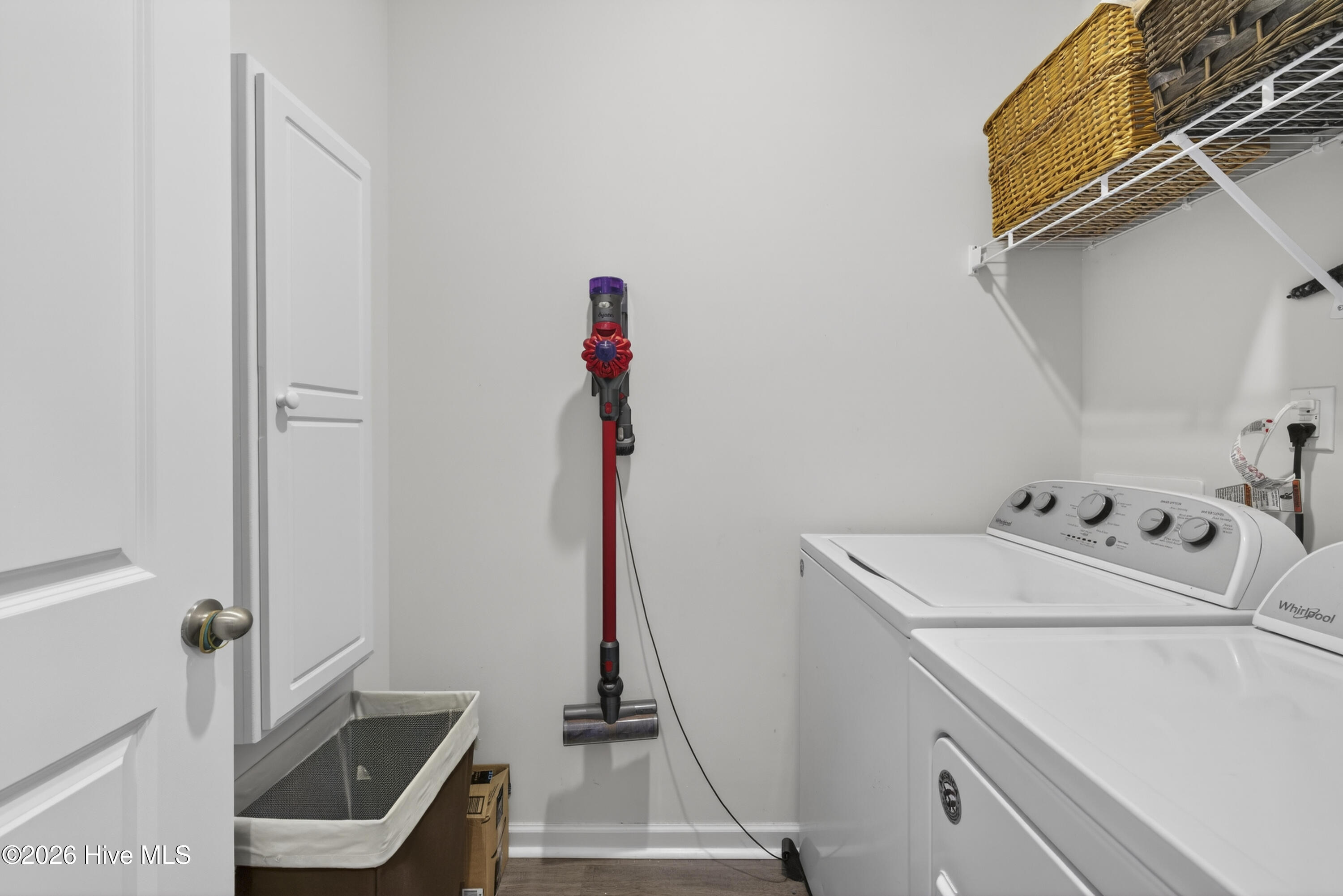 100560970 | Photo 24