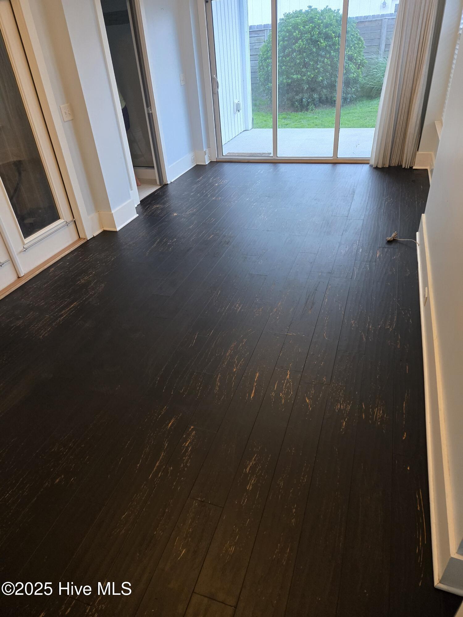 100508698 | Photo 35