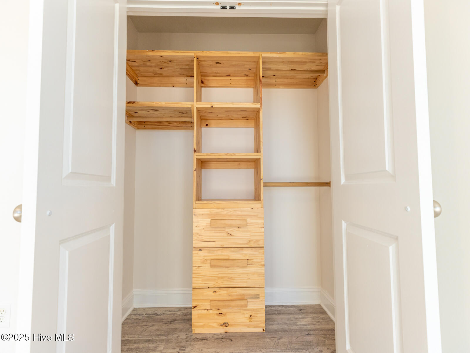 100546251 | Photo 38