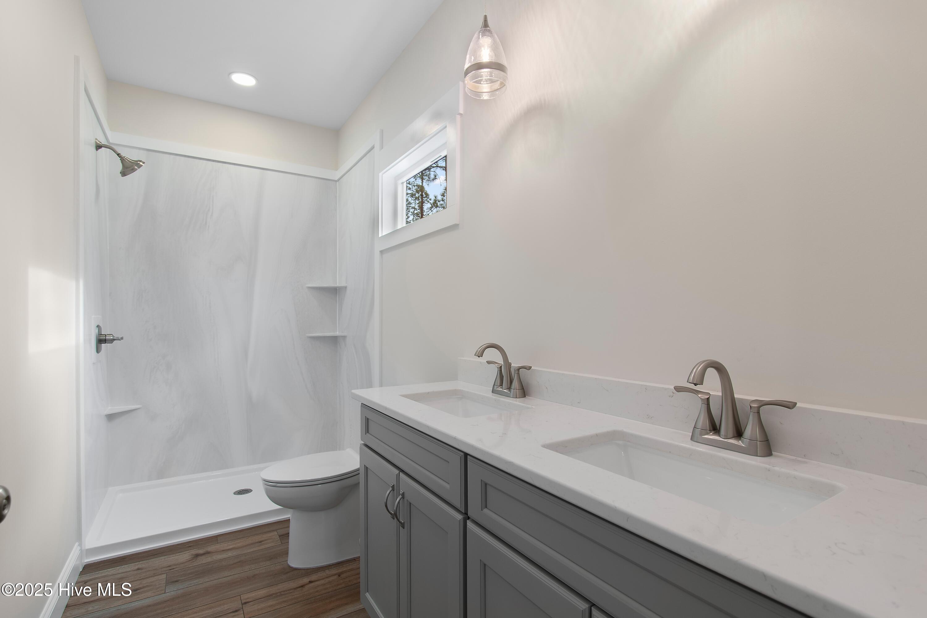 100517938 | Photo 13