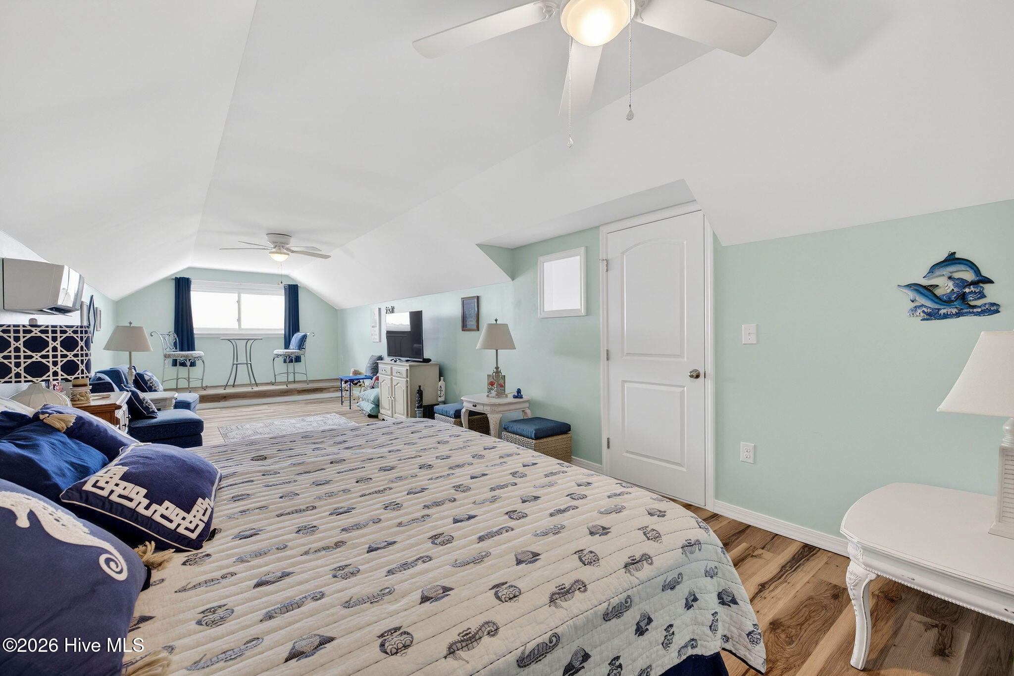 100558217 | Photo 42