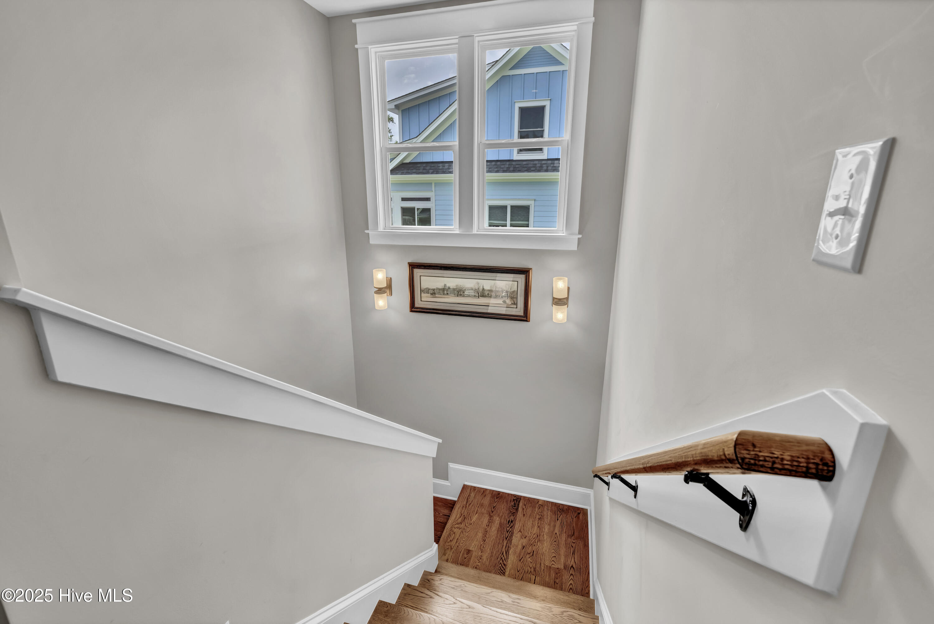 100537011 | Photo 49