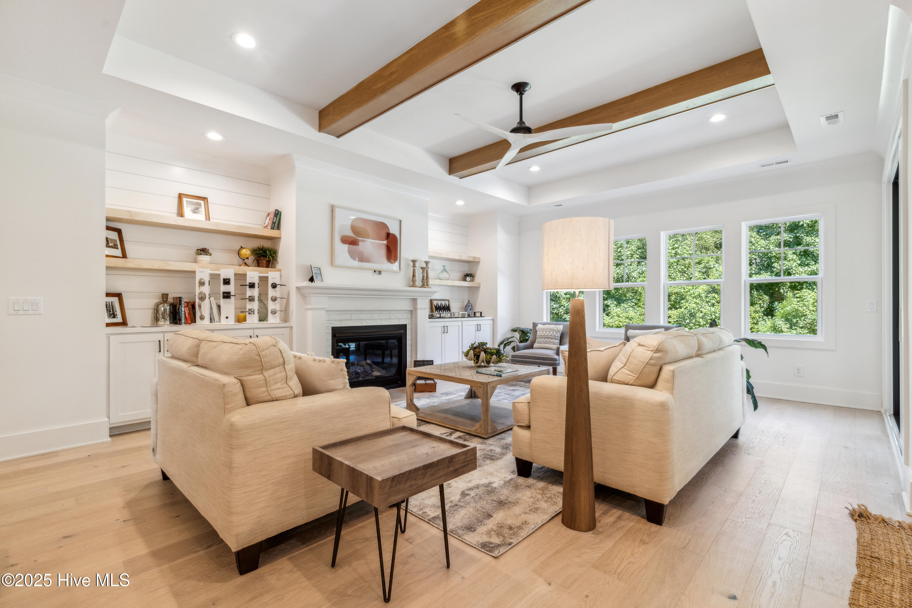 100523457 | Photo 22