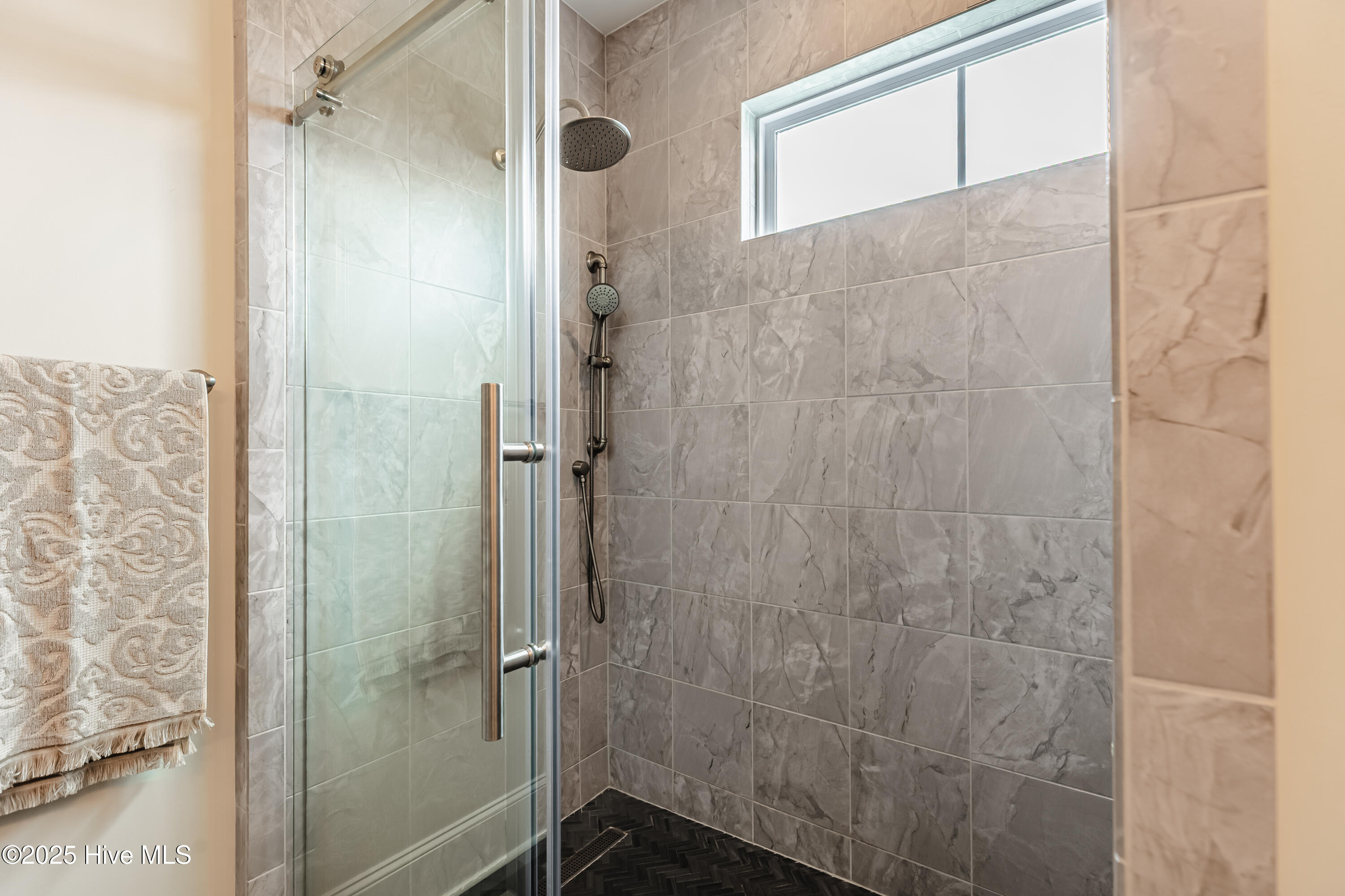 100523933 | Photo 37