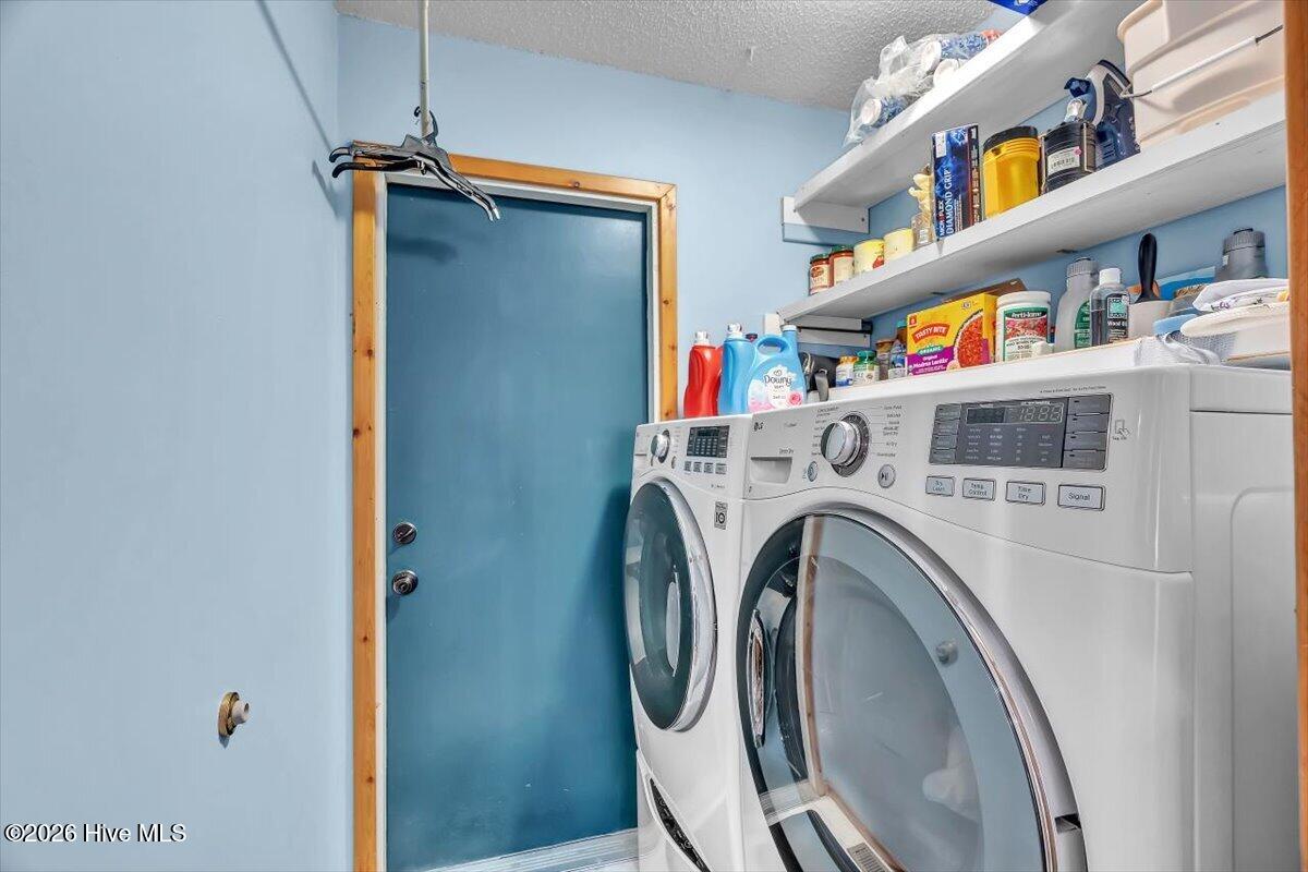 100561735 | Photo 27