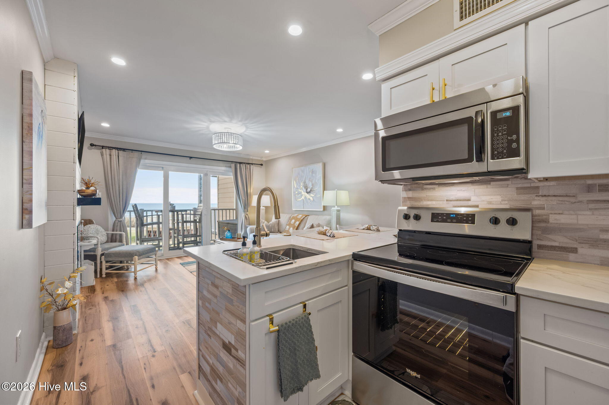 100551202 | Photo 18