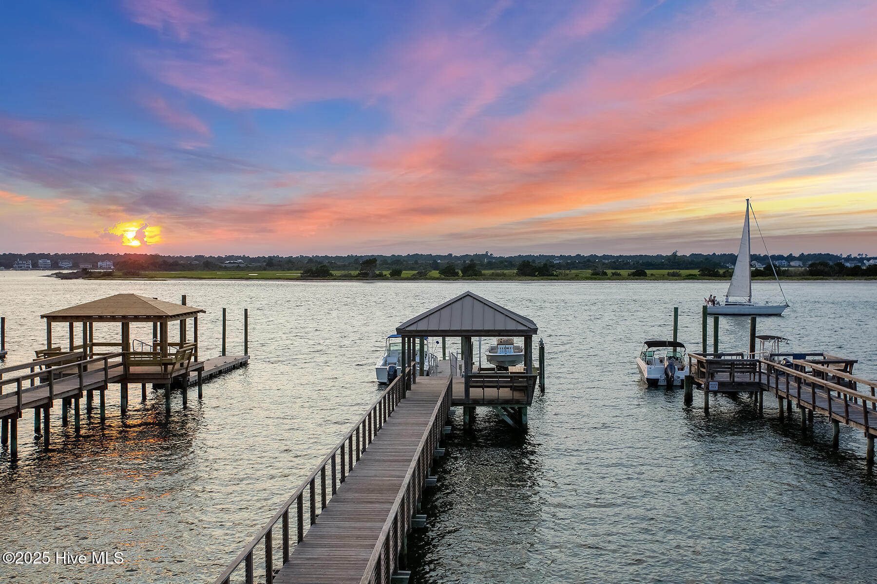 100528983 | Photo 50