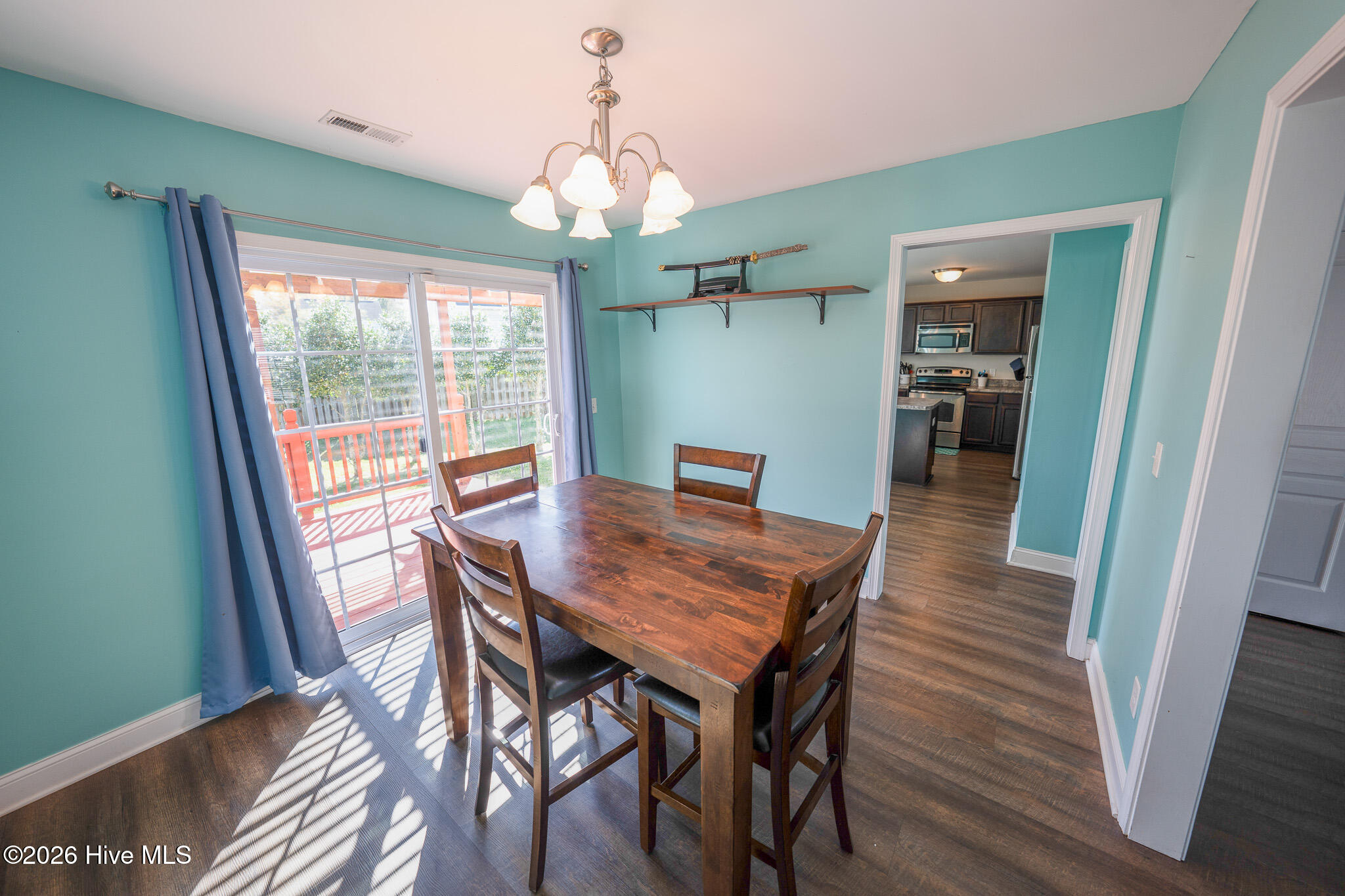 100561361 | Photo 10