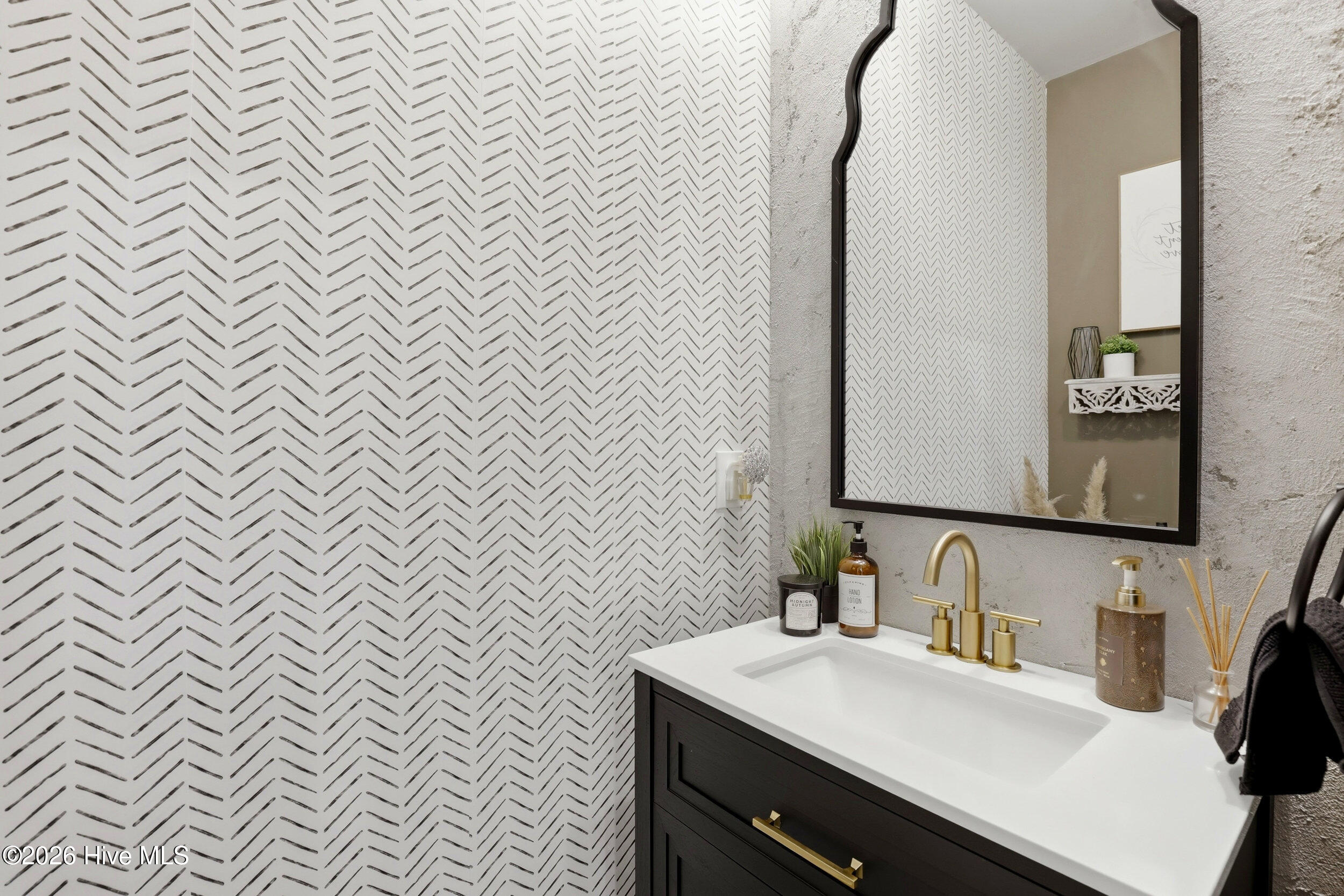 100557529 | Photo 25