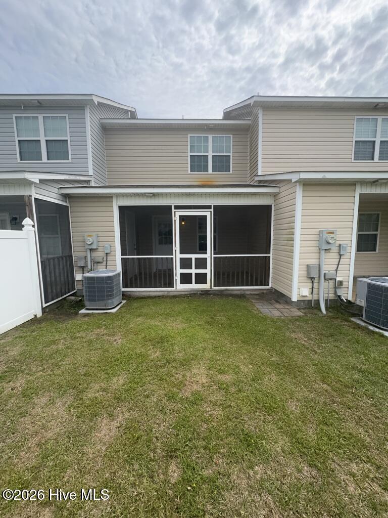 100570313 | Photo 18