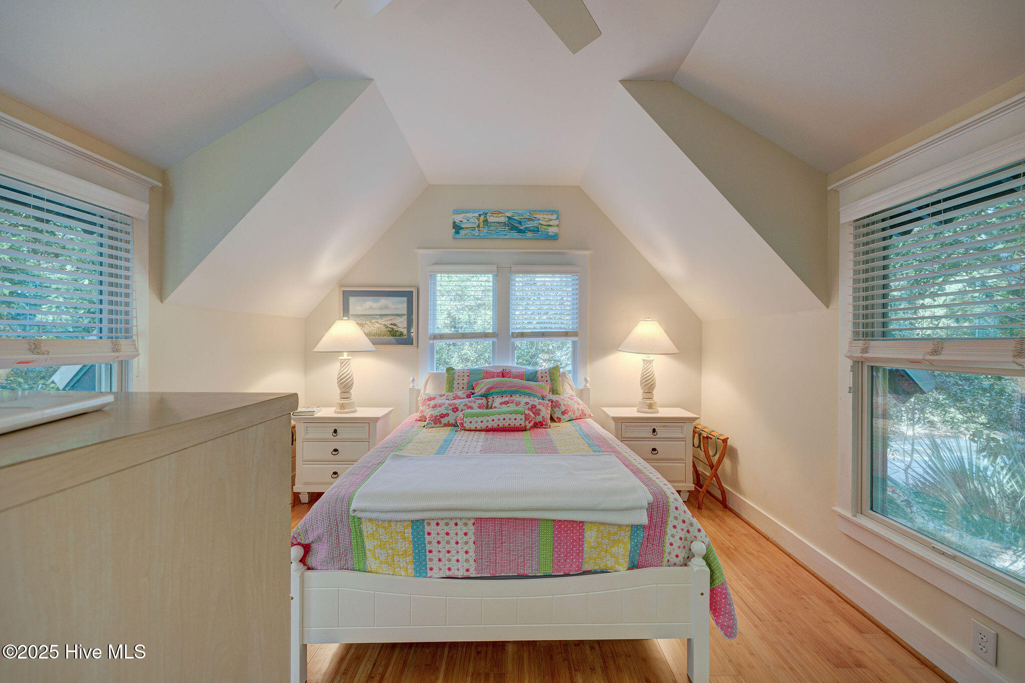 100531577 | Photo 37