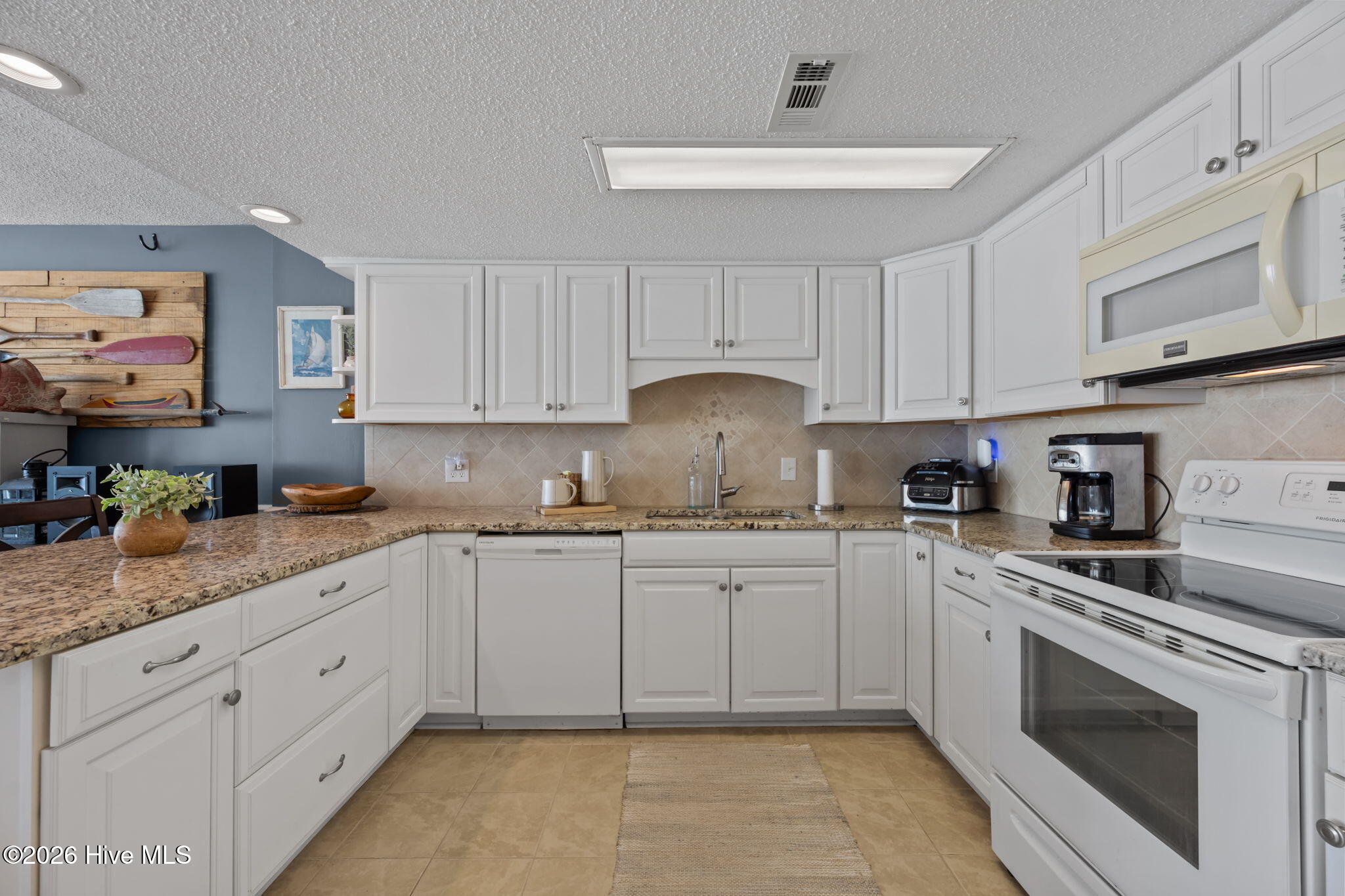 100547887 | Photo 15