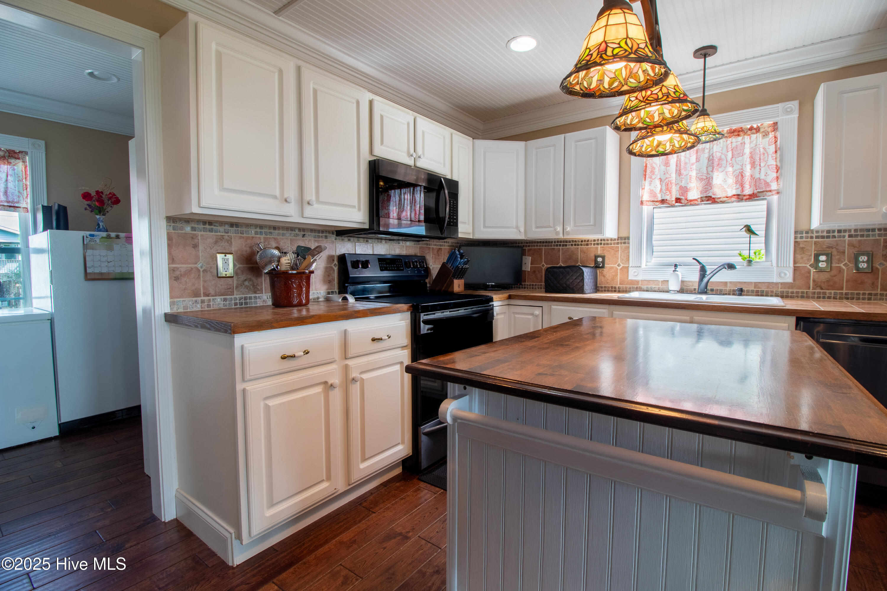 100535600 | Photo 23