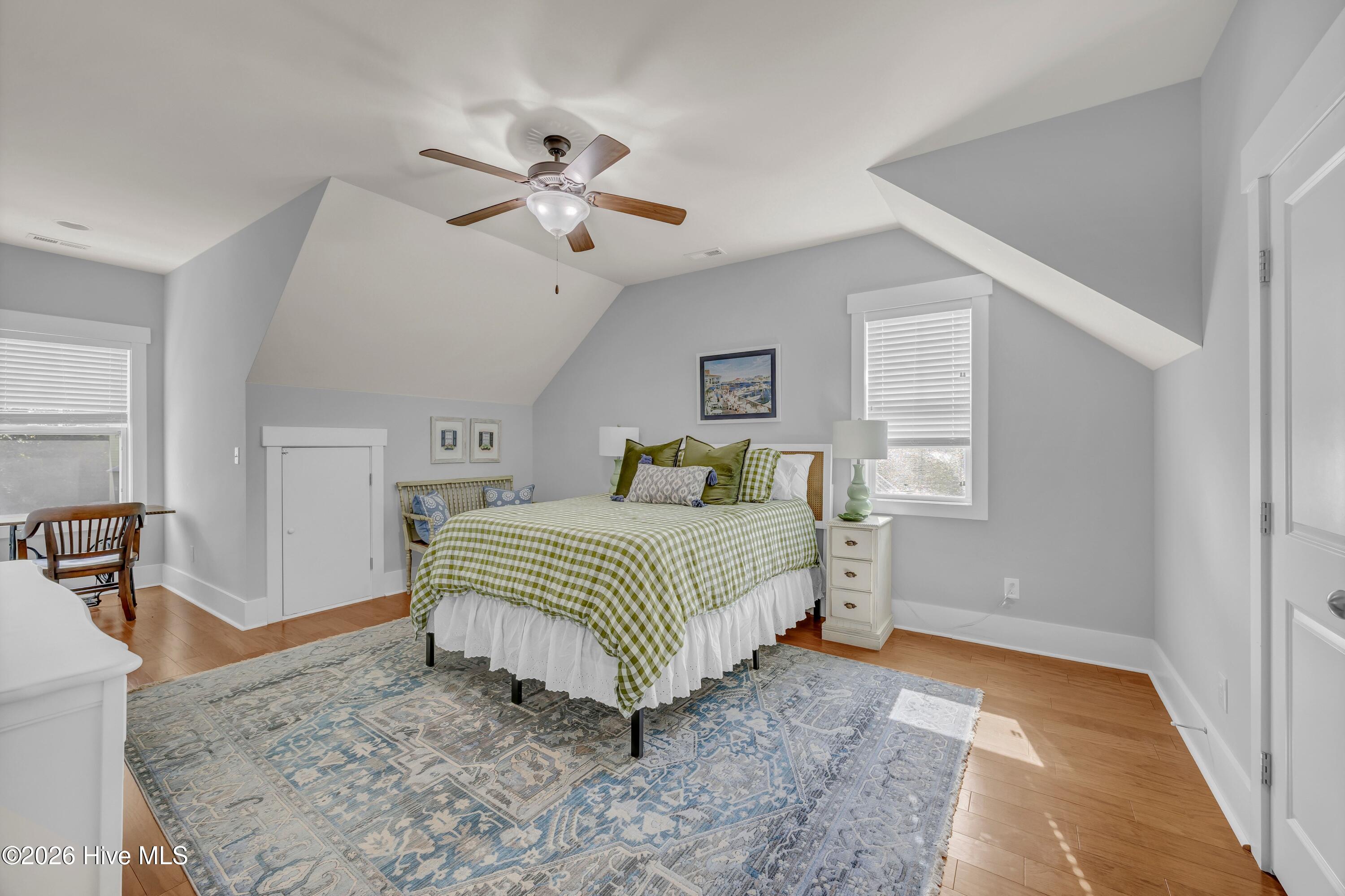 100567023 | Photo 17