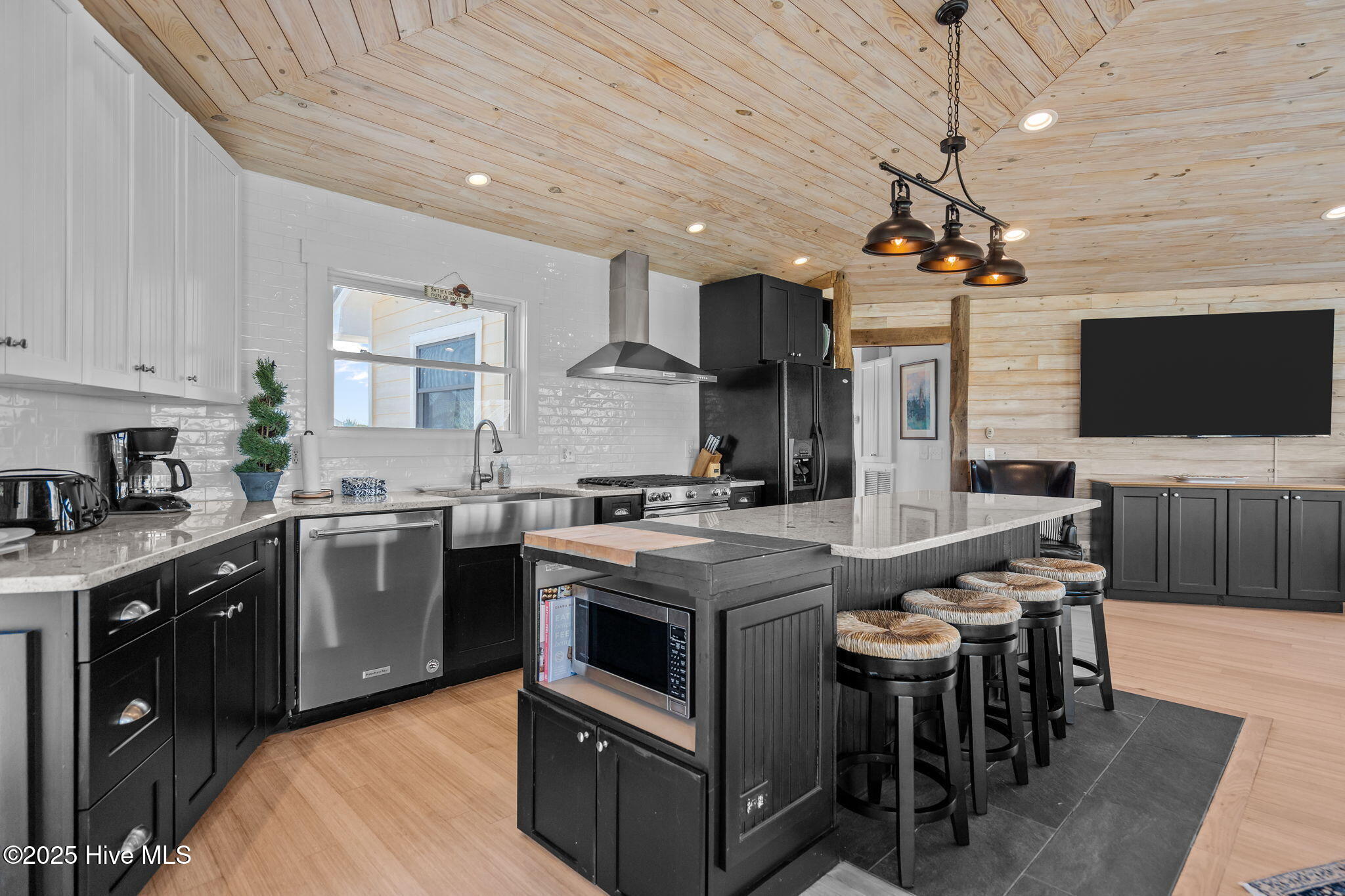 100529257 | Photo 18