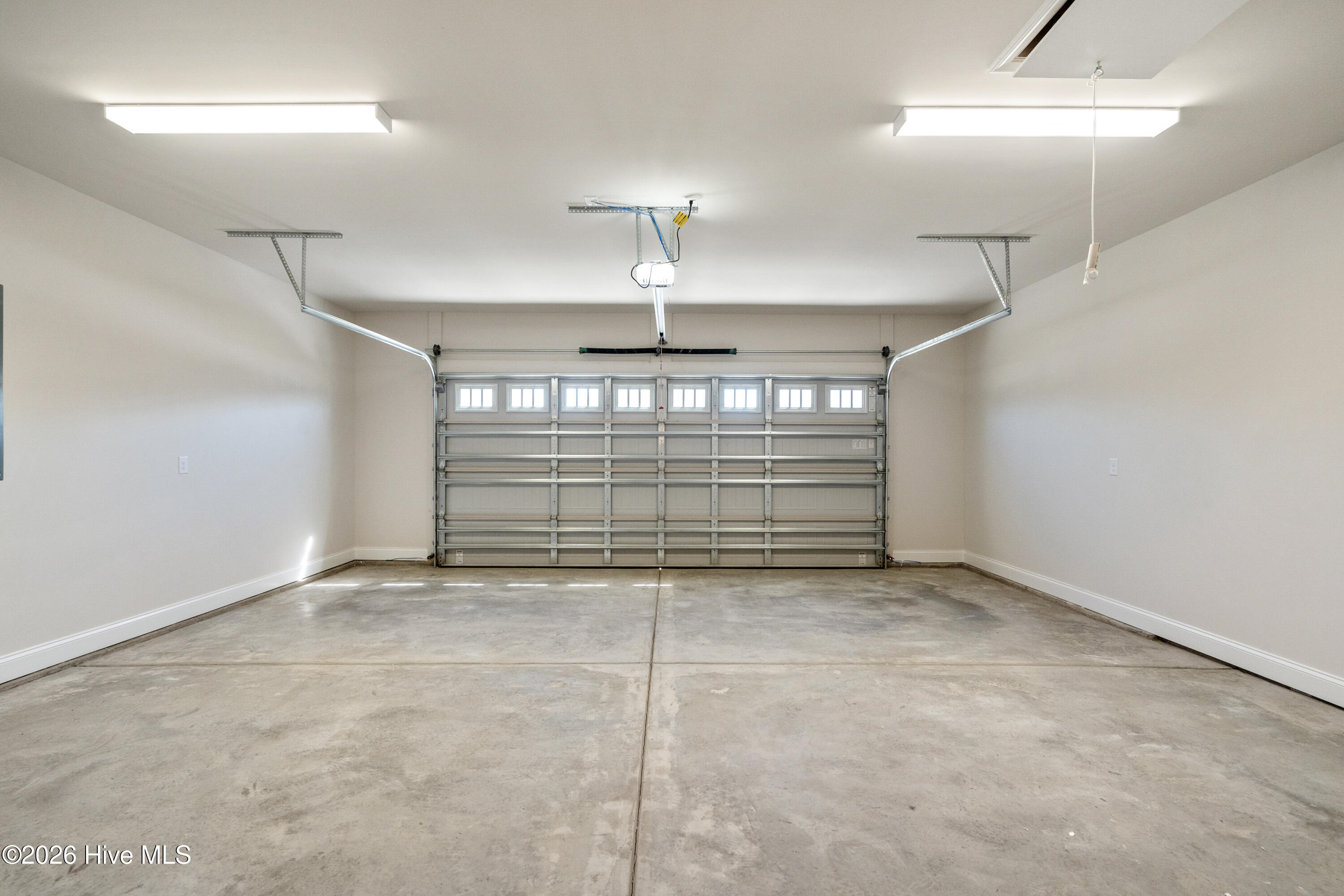 100563444 | Photo 42