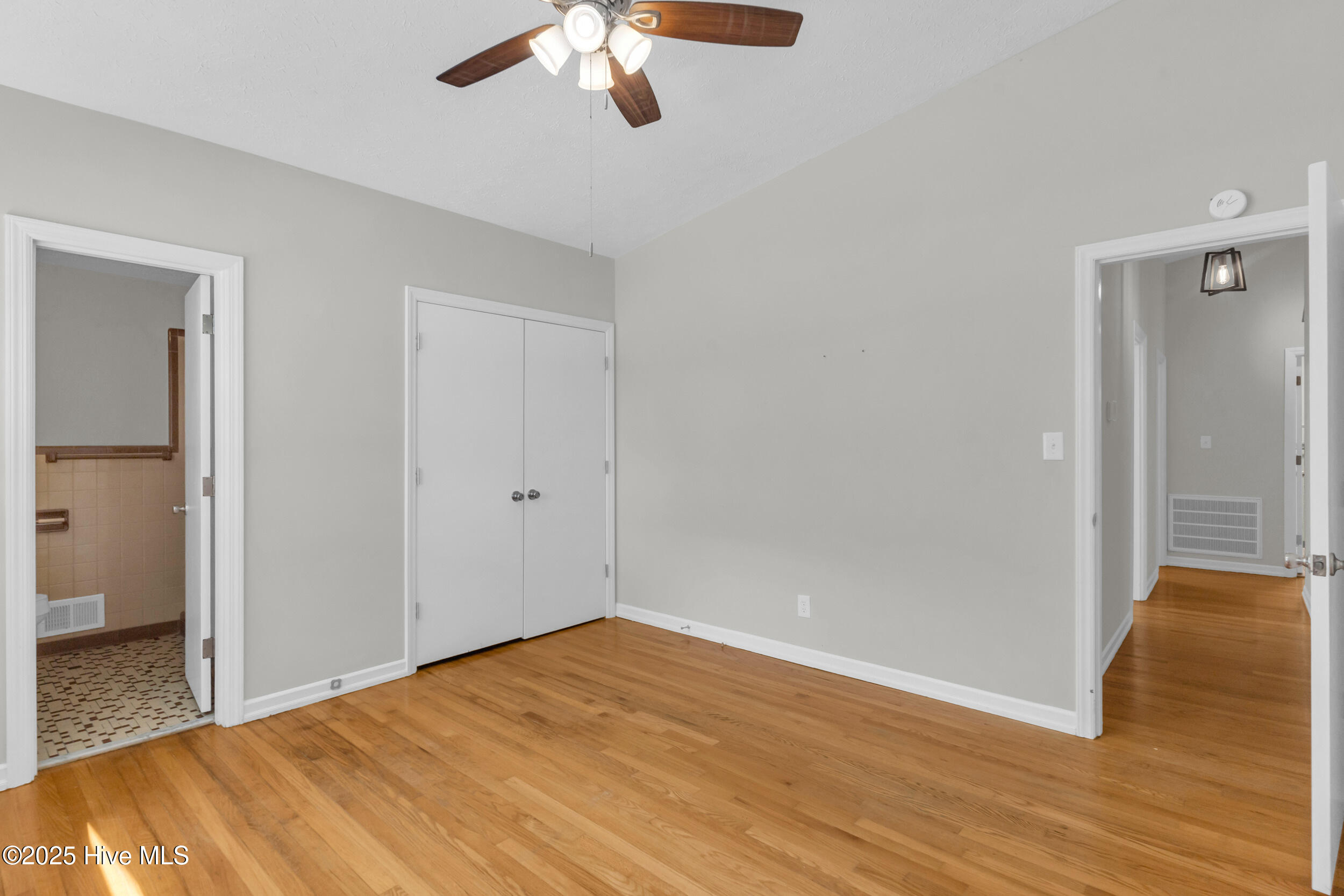 100532133 | Photo 24