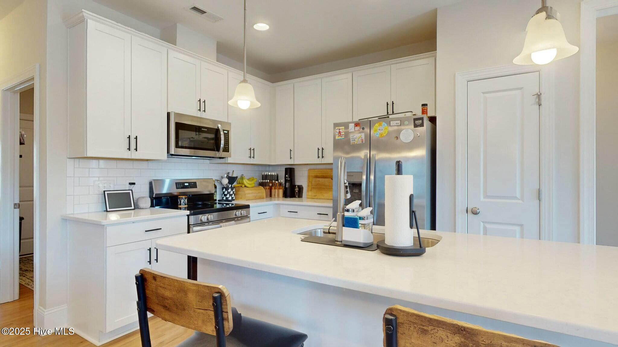 100558663 | Photo 18