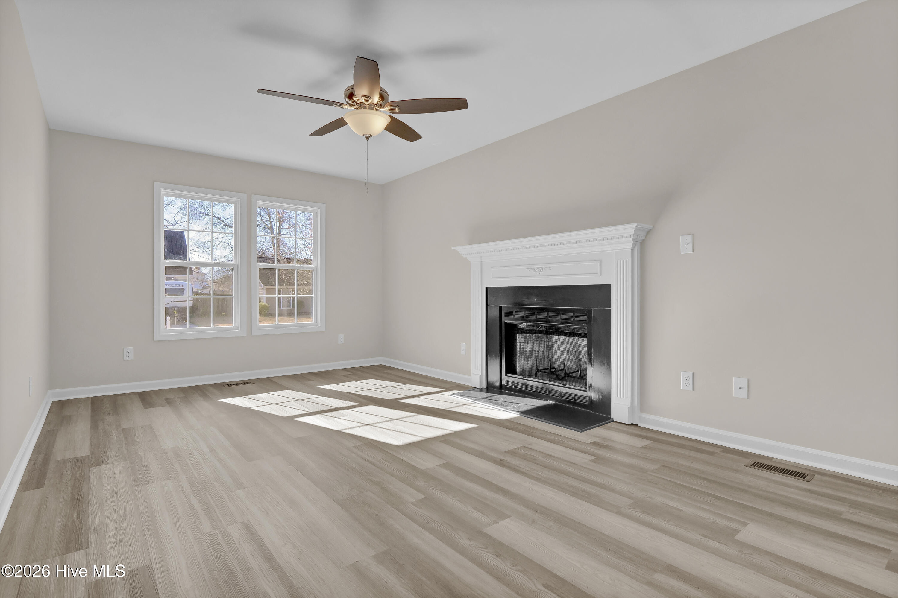 100556678 | Photo 15