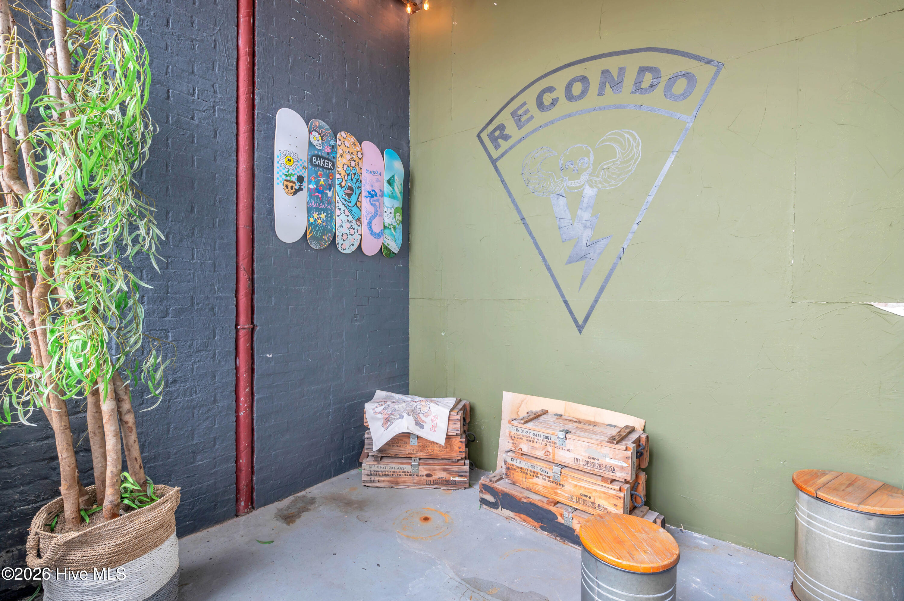 100555401 | Photo 17